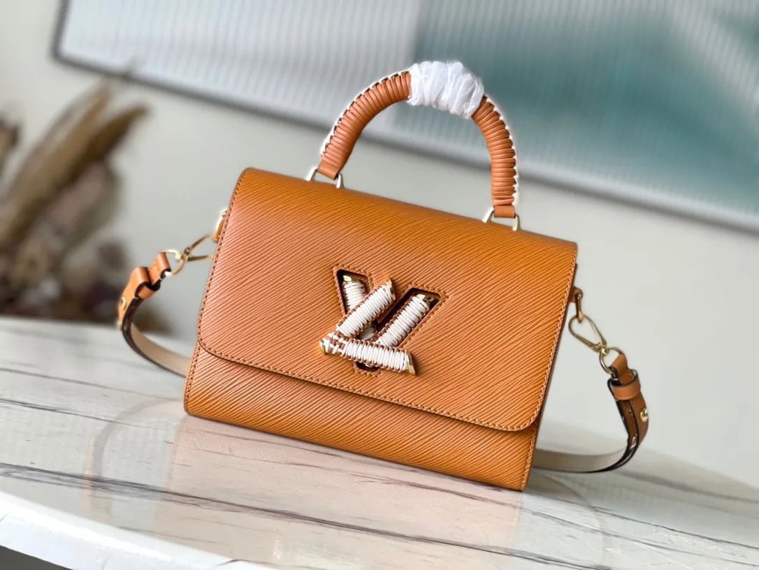 💰1360 (top layer leather) top quality original M22229 brown (woven) This Twist medium handbag is made of Epi embossed leather, and the LV Twist twist lock and top handle are wrapped in woven leather, injecting a feminine touch into the eye-catching structure. With the detachable and adjustable shoulder strap, you can switch between long and short shoulder or cross-body wear. Dimensions: 23.0 x 17.0 x 9.5 cm