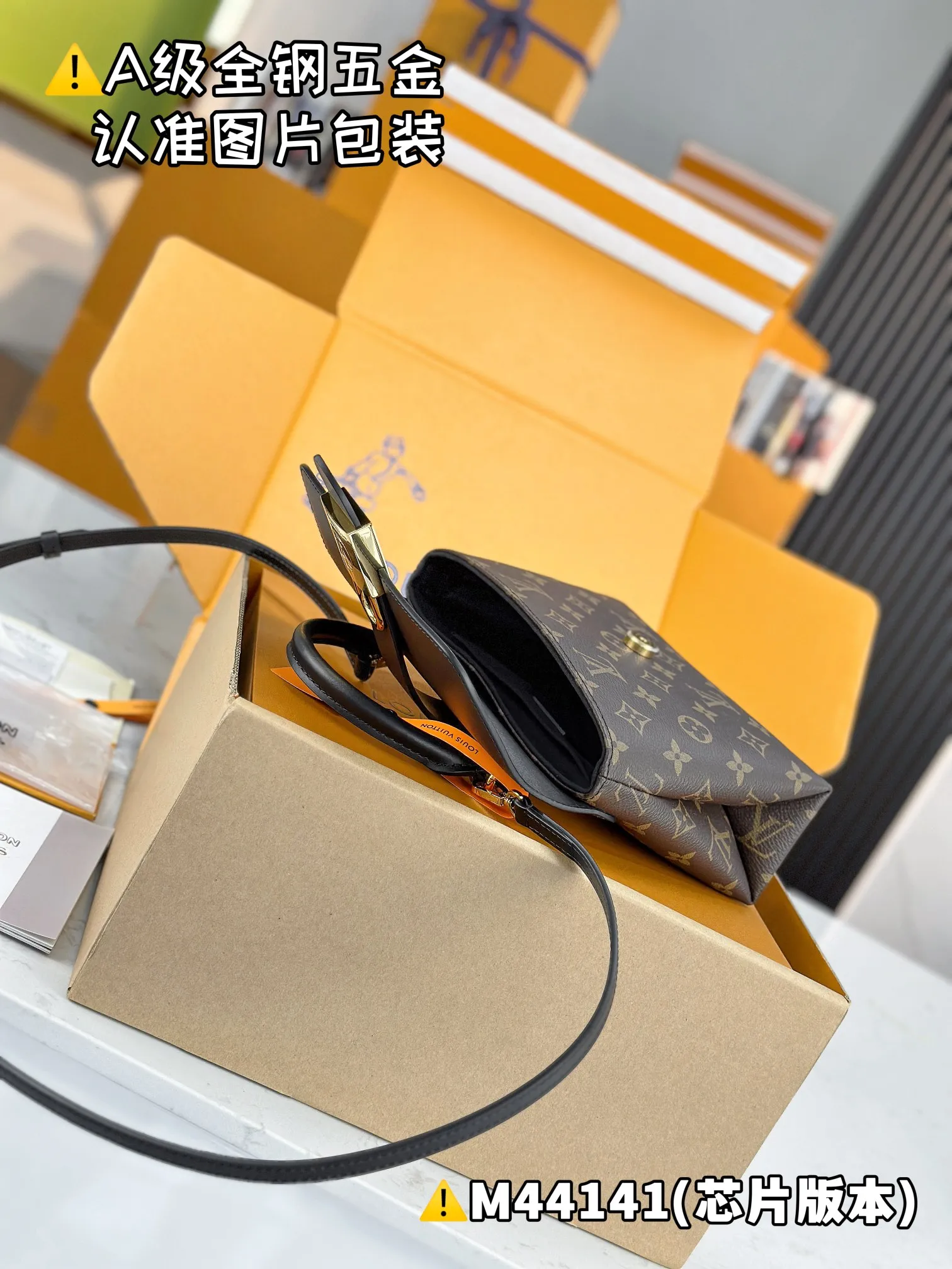 💰1840 [Genuine grade] [Special grade MB high elastic fabric] LOCKY BB handbag Model: M44141 Material: A+ grade all-steel hardware, imported high elastic fabric Packaging: Full set of special grade duty-free MB packaging Dimensions: 20 x 16 x 7.5 cm