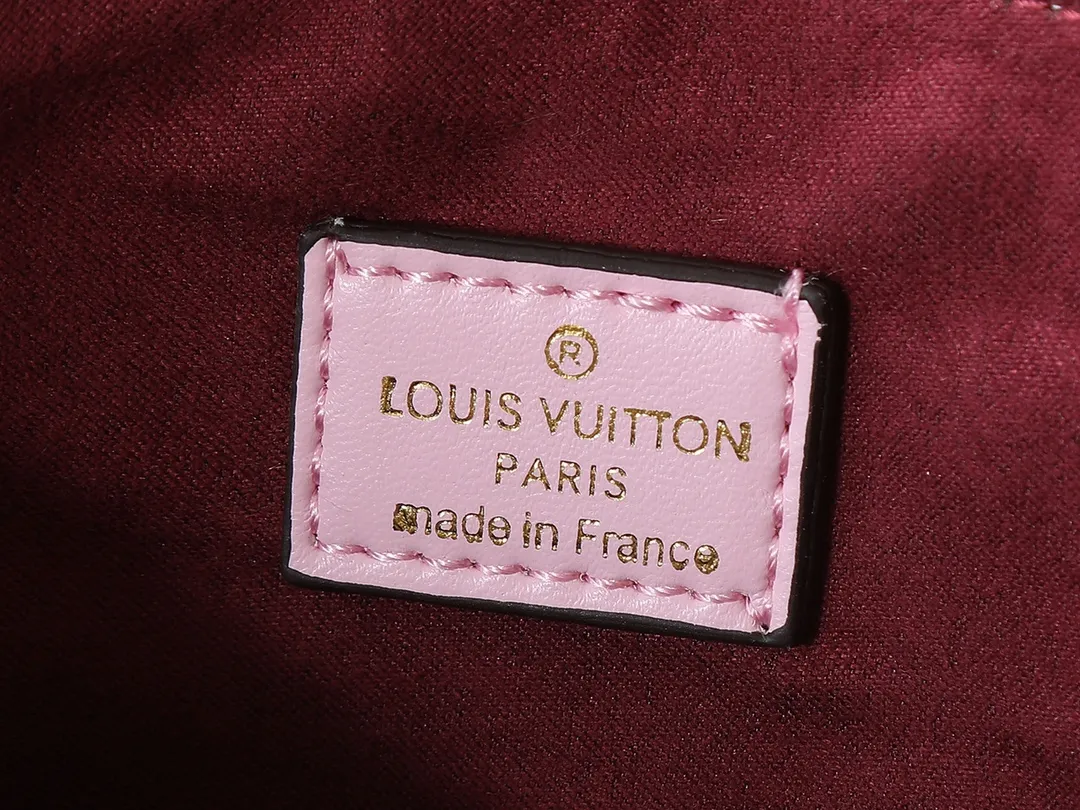 💰260💰Upgraded original version [M55090] The factory-direct Beaubourg Hobo mini handbag is made of Monogram canvas to outline solid lines, the top braided handle reveals the 2019 autumn style, and the hand-dyed edges highlight Louis Vuitton's craftsmanship. LV bag decorations convey elegant charm. Monogram coated canvas, smooth cowhide trim, microfiber lining, detachable top handle for hand or elbow carry, detachable shoulder strap for shoulder or cross-body wear, interior patch pocket, LV leather trim. size: 25*15**21 cm