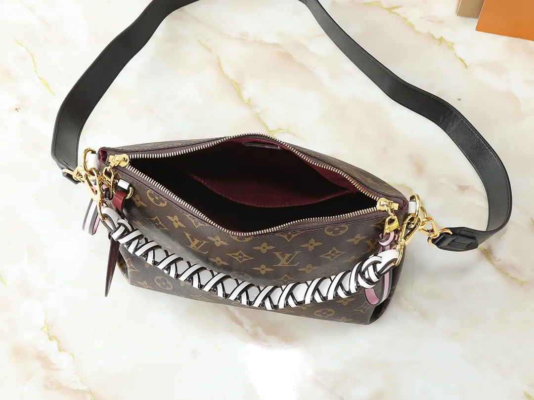 💰260💰Upgraded original version [M55090] The factory-direct Beaubourg Hobo mini handbag is made of Monogram canvas to outline solid lines, the top braided handle reveals the 2019 autumn style, and the hand-dyed edges highlight Louis Vuitton's craftsmanship. LV bag decorations convey elegant charm. Monogram coated canvas, smooth cowhide trim, microfiber lining, detachable top handle for hand or elbow carry, detachable shoulder strap for shoulder or cross-body wear, interior patch pocket, LV leather trim. size: 25*15**21 cm