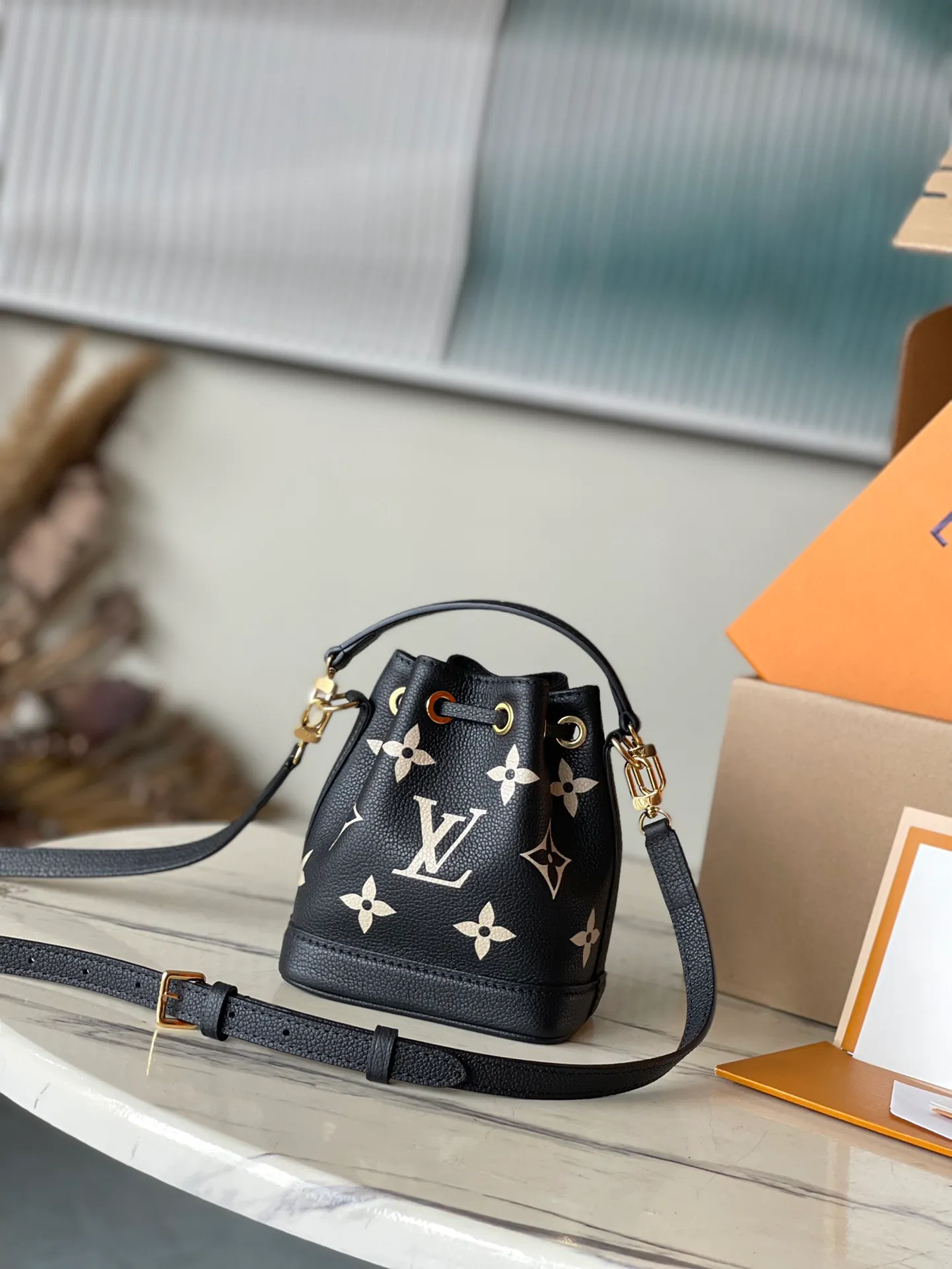 💰740 (top layer leather) top original order M46291 black. Support counter inspection. Photos taken of duty-free goods are consistent with the product without unpacking. This product is an exclusive duty-free product in the market and is the highest-end product. Inspection is supported. This product has passed strict inspection and is flawless. Please wear gloves when touching the product. This product is not returnable or exchangeable. Please confirm the product first and then remove the label on the handle. This product is temporarily not open to the public, only regular customers, and is in short supply. Dimensions: 13 x 16 x 10 cm