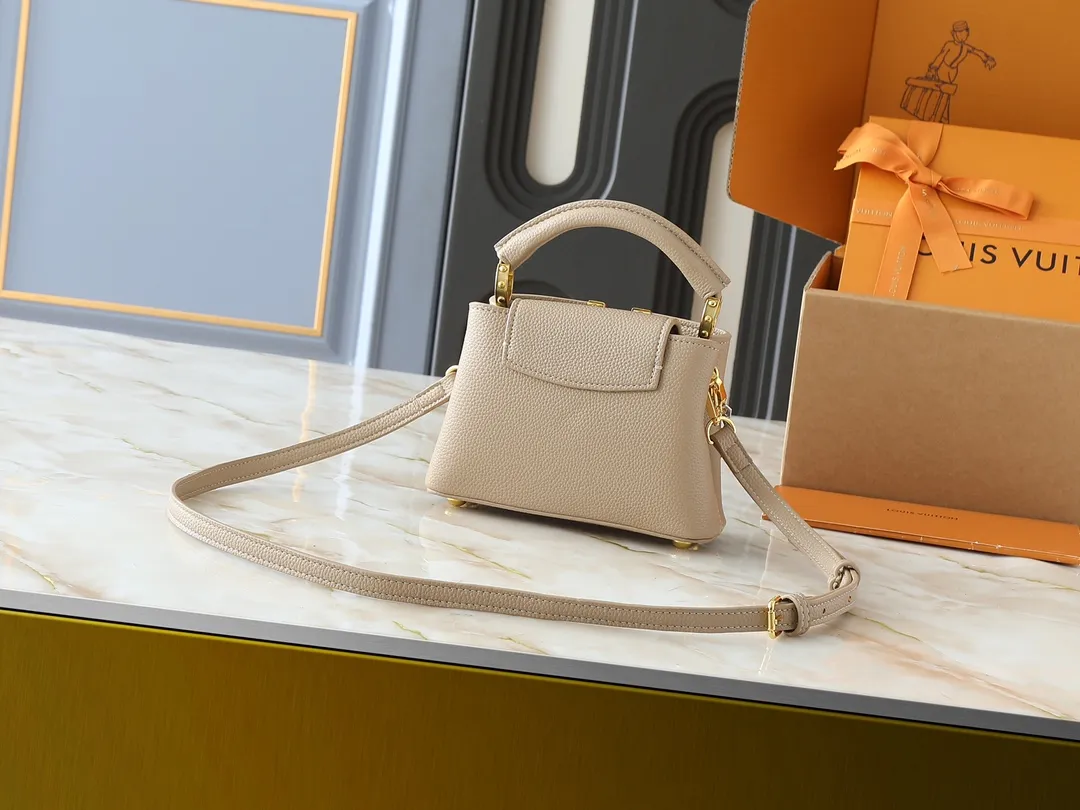 💰380💰Guangzhou goods Upgraded original M12935 M12936 M12937 M12938 This Capucines mini handbag is from the Capucines Chain On You series. It is made of soft Taurillon cow leather and has ample space to store daily necessities such as short wallets, keys, and lipstick. The jewelry-style double-plated chain features Monogram floral details that complement the rounded LV letters, and the flap can be tucked in or out. Dimensions: 21.0 x 14.0 x 8.0 cm (length x height x width)