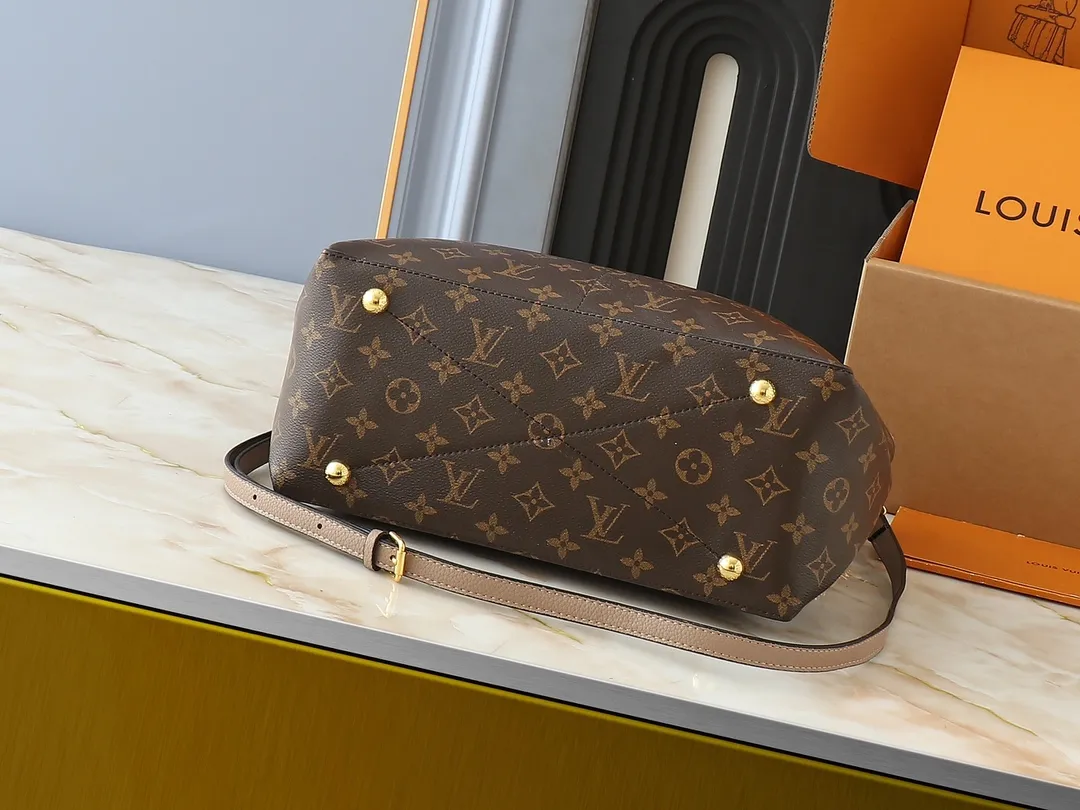 💰240💰Upgraded from the original M45522, 43170. This MONOGRAM canvas material is a new style of Melie handbag, a fashionable must-have item. Veau Cachemire leather material. Full leather embossed woven wrist double bag shopping bag. Lightweight and comfortable to carry. Unique vertical and narrow shape with modern style. Zipper pocket with metal engraved zipper puller for more personality. Size: 33x16x30cm
