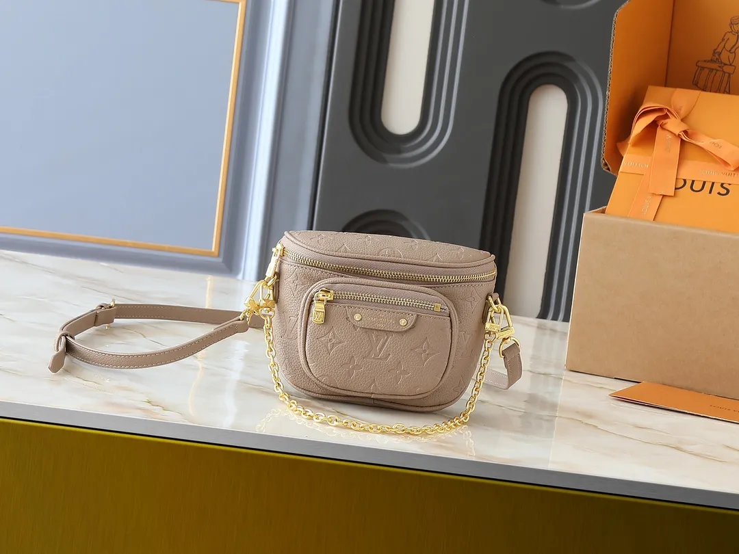 💰200💰Upgraded from the original M46917 M82335 M83275 M82208 M82347 This Mini Bumbag handbag comes from the LV Gradient series and uses the Monogram embossing of Monogram Empreinte leather to render gradient midsummer colors. The on-trend construction features a zipped main compartment and a front pocket with a Louis Vuitton leather label. With the detachable chain and detachable and adjustable shoulder strap, it can be worn as a shoulder or cross-body bag. 17.0 x 12.0 x 9.5 cm (L x H x W) • Monogram Empreinte embossed soft-grained cowhide leather • Textile lining • Metal hardware • Zip closure • Zip front pocket • Shoulder strap: removable, adjustable • Half-length strap: 32.0 cm • Half-length strap adjustable to: 44.0 cm • Chain: Removable • Half-length chain: 20.0 cm
