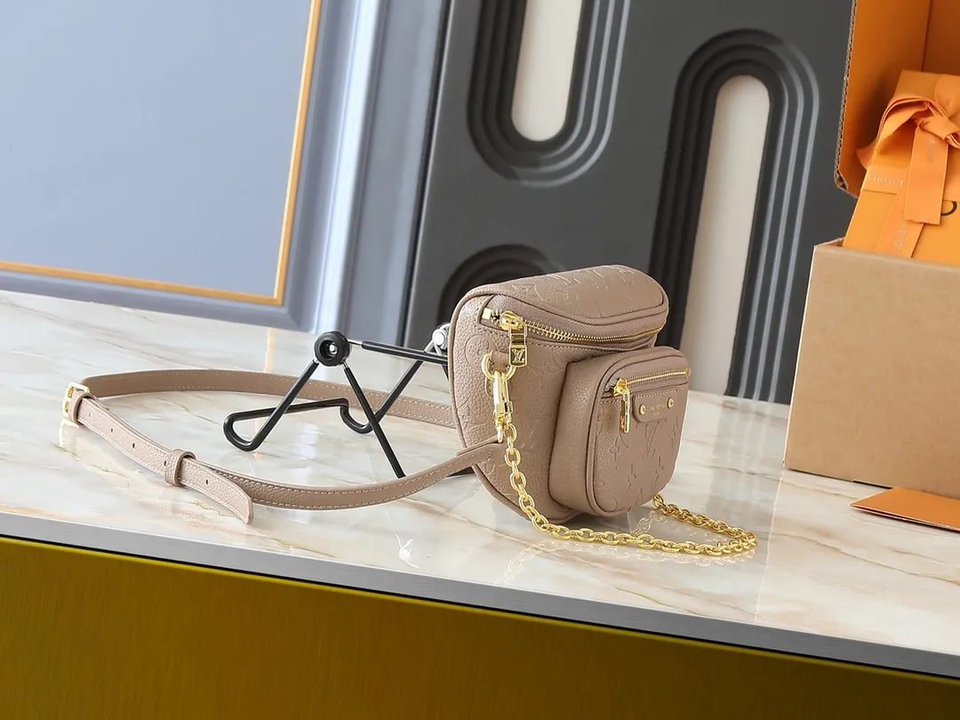 💰200💰Upgraded from the original M46917 M82335 M83275 M82208 M82347 This Mini Bumbag handbag comes from the LV Gradient series and uses the Monogram embossing of Monogram Empreinte leather to render gradient midsummer colors. The on-trend construction features a zipped main compartment and a front pocket with a Louis Vuitton leather label. With the detachable chain and detachable and adjustable shoulder strap, it can be worn as a shoulder or cross-body bag. 17.0 x 12.0 x 9.5 cm (L x H x W) • Monogram Empreinte embossed soft-grained cowhide leather • Textile lining • Metal hardware • Zip closure • Zip front pocket • Shoulder strap: removable, adjustable • Half-length strap: 32.0 cm • Half-length strap adjustable to: 44.0 cm • Chain: Removable • Half-length chain: 20.0 cm
