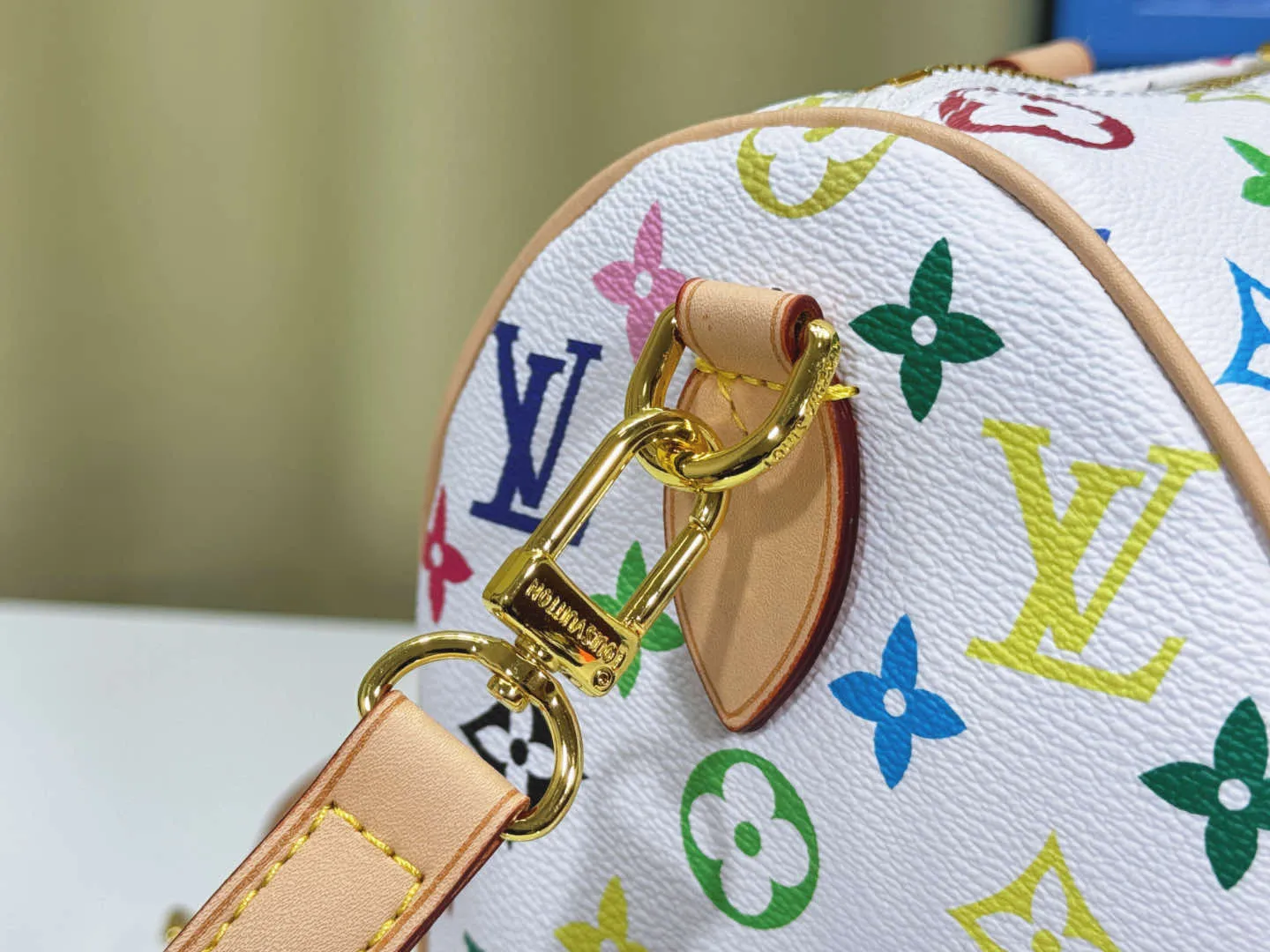 P280 Upgraded original M13805 M13257 M40390 LV Murakami Takashi co-branded NANOSPEEDY handbag This Nano Speedy handbag combines Monogram canvas and cow leather trim printing, with 33 colorful colors to interpret white, black and white tricolor. It has been launched in twelve sections and is very popular around the world and is loved by celebrities. 25.0 x 19.0 x 15.0 cm
