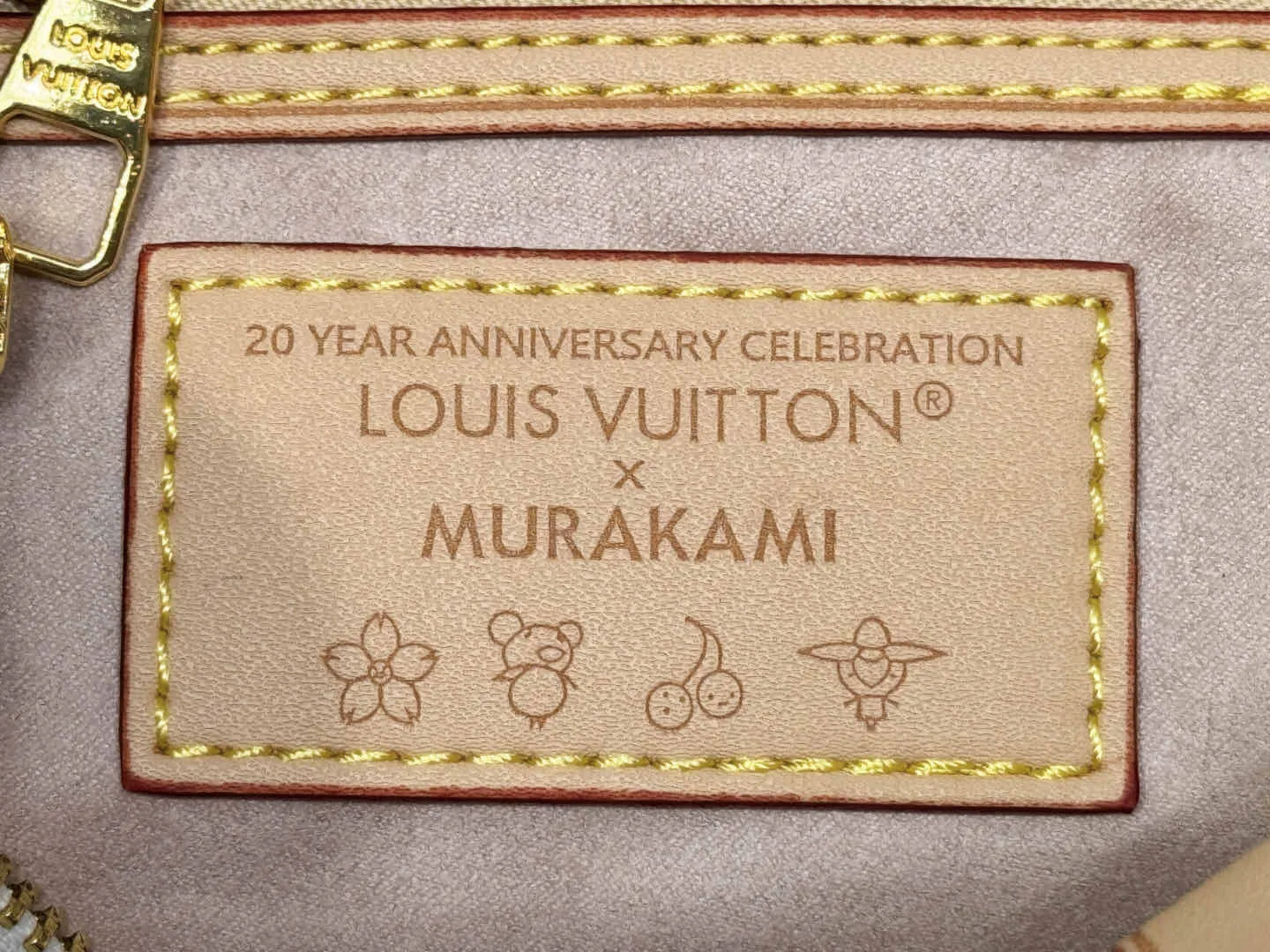 P280 Upgraded original M13805 M13257 M40390 LV Murakami Takashi co-branded NANOSPEEDY handbag This Nano Speedy handbag combines Monogram canvas and cow leather trim printing, with 33 colorful colors to interpret white, black and white tricolor. It has been launched in twelve sections and is very popular around the world and is loved by celebrities. 25.0 x 19.0 x 15.0 cm