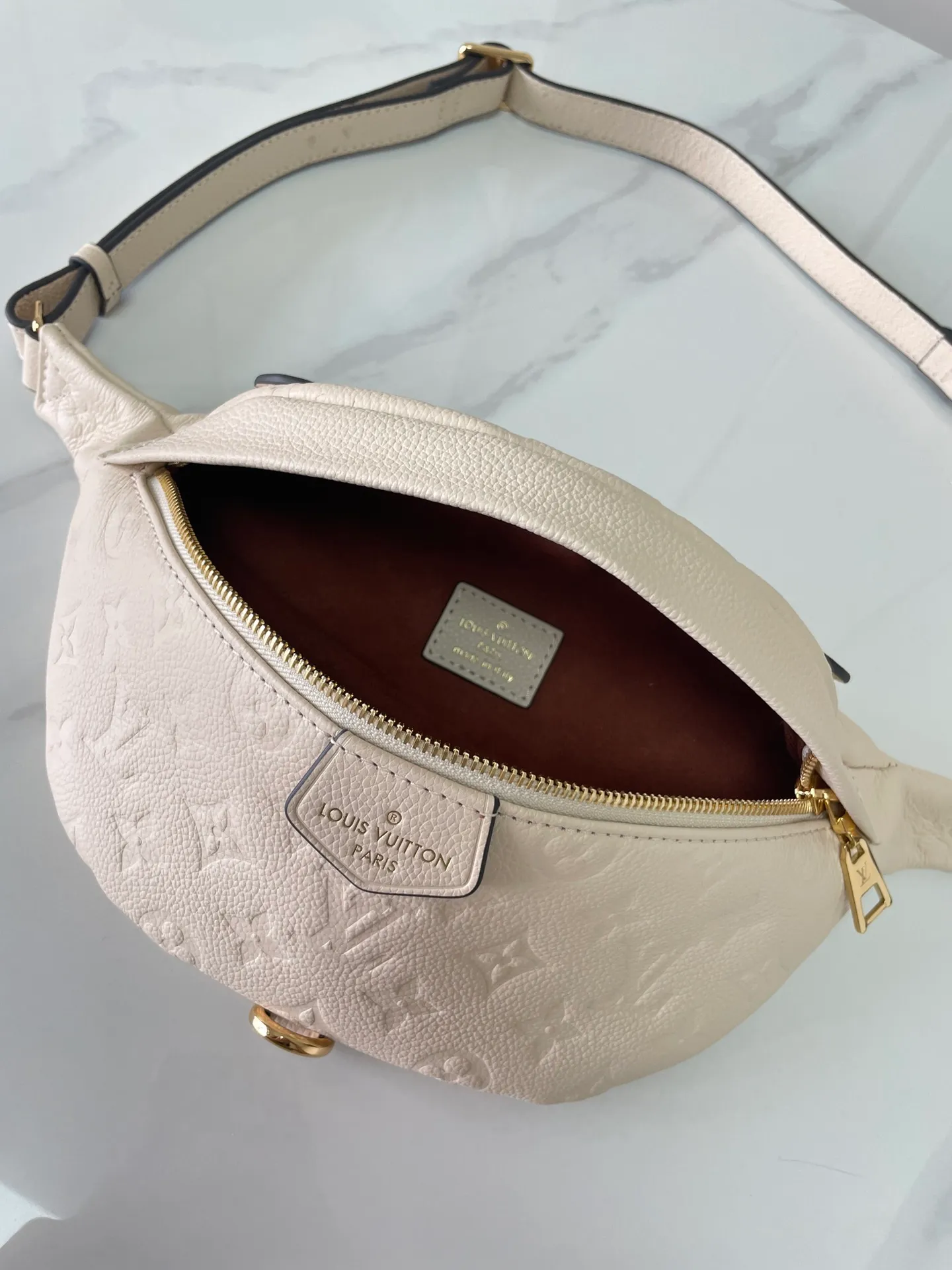 💰920 (top layer leather) top original single M44812 off-white 37×14×13 BUMBAG full leather embossed chest bag