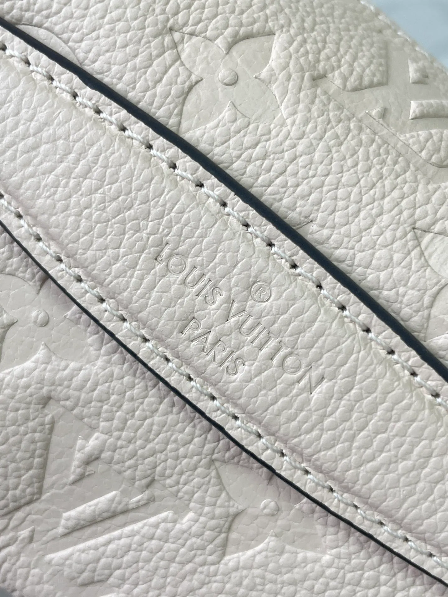 💰920 (top layer leather) top original single M44812 off-white 37×14×13 BUMBAG full leather embossed chest bag