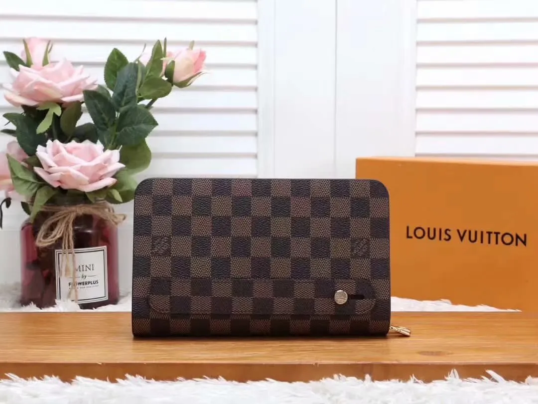 80 model number: M2012! LV Men's Double Pull Clutch [Size] 21.11.5 This exquisite Monogram canvas double pull wallet has a practical and spacious design that can hold credit cards, documents, change, banknotes, check books and pens. Zipper closure, zippered coin compartment for bills and passport, shiny gold-tone hardware.
