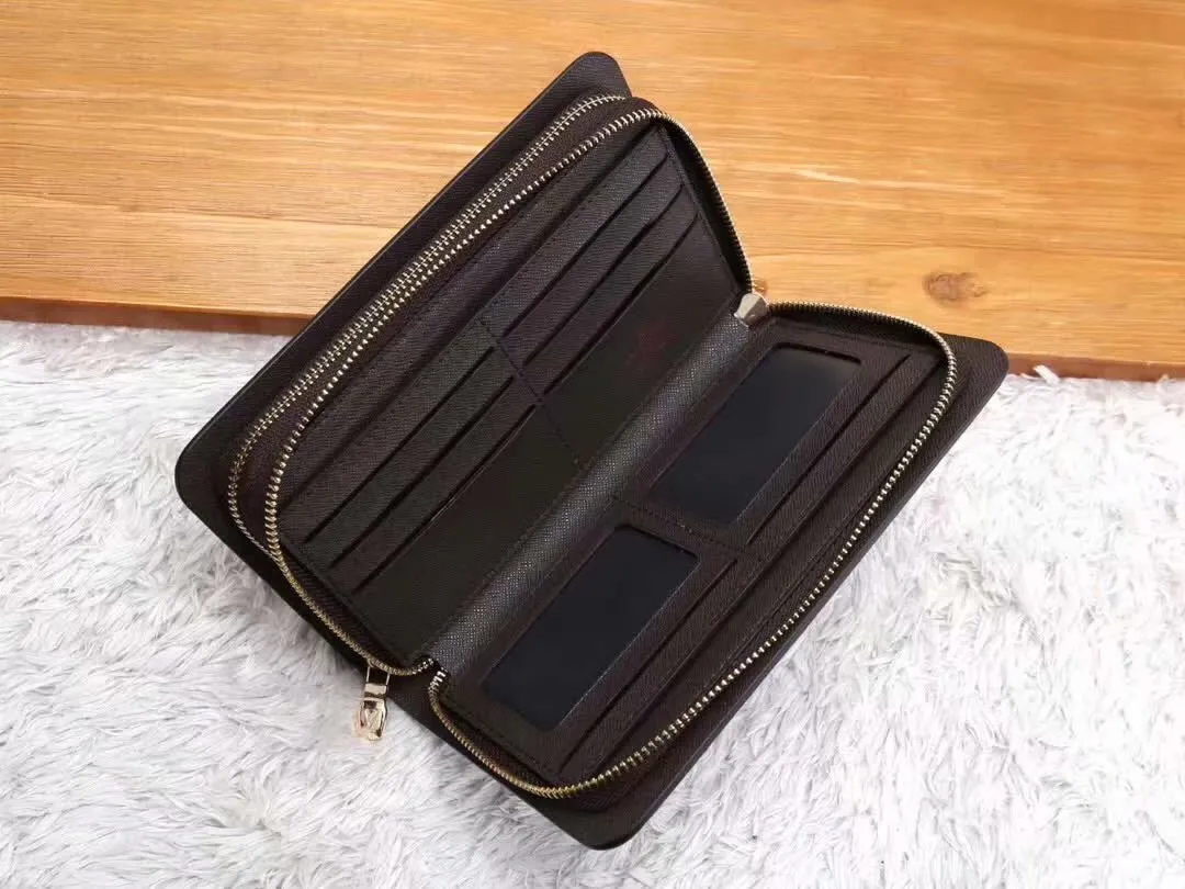 80 model number: M2012! LV Men's Double Pull Clutch [Size] 21.11.5 This exquisite Monogram canvas double pull wallet has a practical and spacious design that can hold credit cards, documents, change, banknotes, check books and pens. Zipper closure, zippered coin compartment for bills and passport, shiny gold-tone hardware.