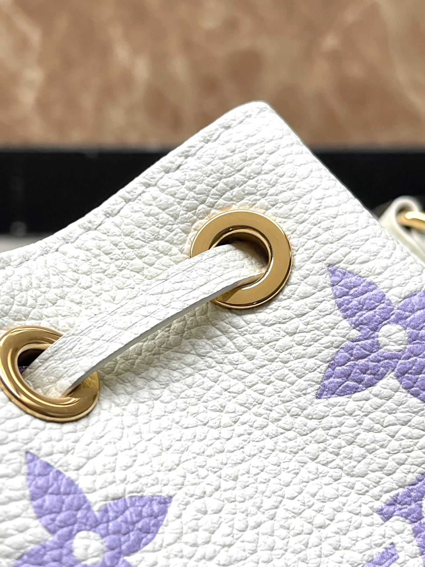💰940 (top layer leather) top original order M82933 purple. Support counter inspection. The photos taken of duty-free goods are consistent with the product without unpacking. This product is an exclusive duty-free product in the market and is the highest-end product. Inspection is supported. This product has passed strict inspection and is flawless. Please wear gloves when touching the product. This product is not returnable or exchangeable. Please confirm the product first and then remove the label on the handle. This product is temporarily not open to the public, only regular customers, and is in short supply. Dimensions: 13 x 16 x 10 cm