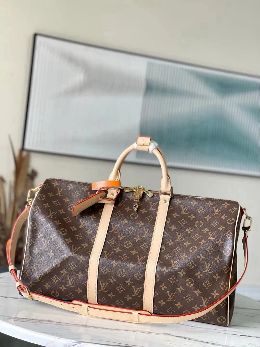 💰1000 (50 size) top original order M41416 presbyopic yellow leather, spacious capacity, flexible use. Durable, safe and reliable. Fashionable style, mature and stable. Features a secure double zipper and padlock, making it perfect for business or pleasure. Dimensions: 50 × 29 × 22 cm