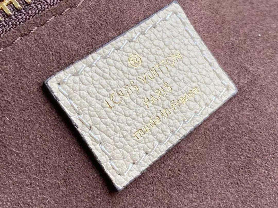 💰1180 (top layer leather) Overseas top original order M45684 Cream White This Neverfull medium handbag is made of Monogram Empreinte soft embossed leather. Tighten the straps on both sides, and the ample capacity can also be transformed into a compact urban handbag; the long handle allows you to switch between shoulder and elbow carry. Dimensions: 31 x 28 x 14 cm