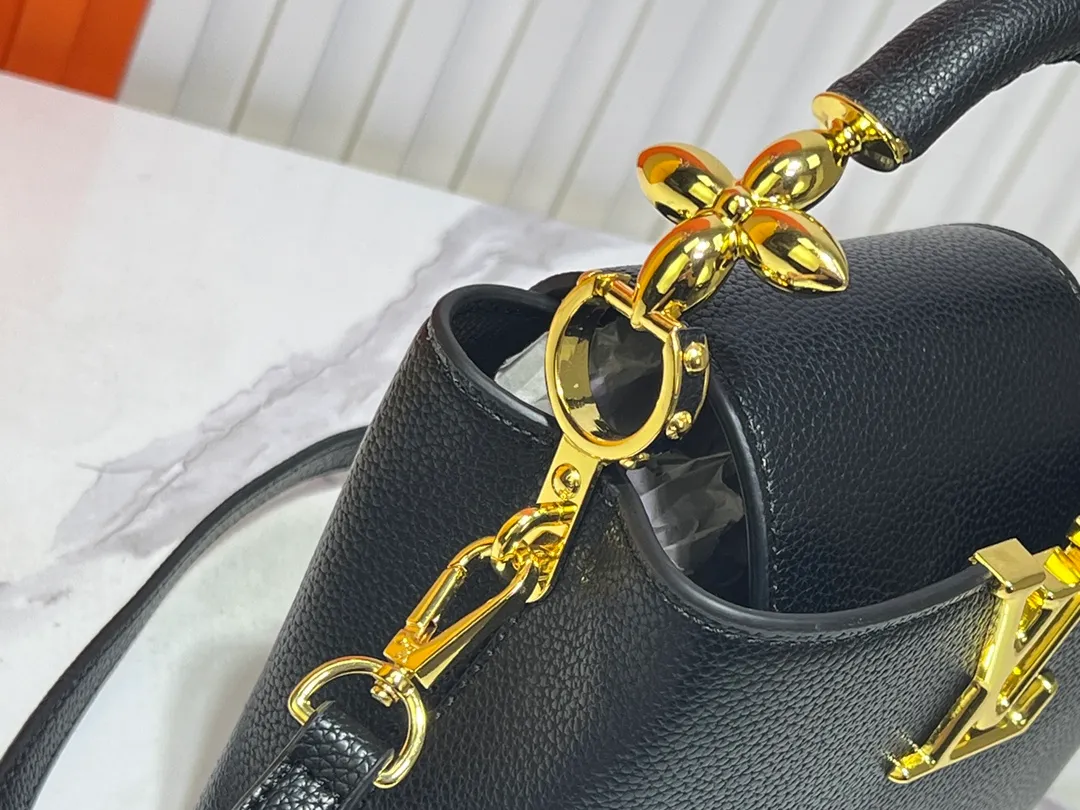 Batch 360💰Upgraded original M23943 M23944 M23945 M24698 M24989 This Capucines mini handbag incorporates exquisite Monogram flowers on the handle, presenting the three-dimensional look of the LV logo with delicate brushstrokes, injecting dazzling luster into the soft design. Full-grain Taurillon leather is designed to fit a smartphone, short wallet and other small essentials. Dimensions: Small 21.0 x 14.0 x 8.0 cm (L x H x W) Large 27x 17.5 x 9.0 cm (L x H x W)