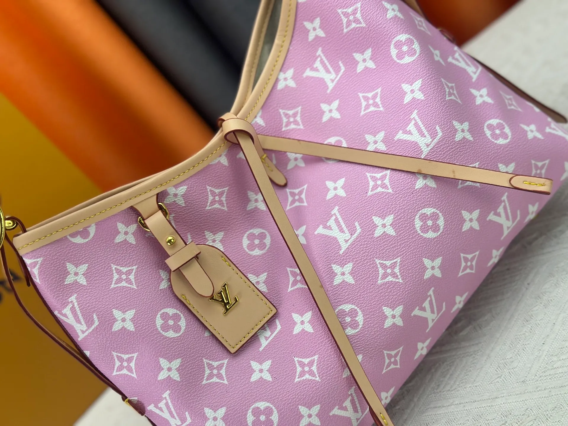 P280 upgraded original M24861 M25143 M46203 M46197 Colorful, legendary CarryAll medium handbag, with Monogram canvas and leather trimming to create a body-fitting design. There's a zipped pocket inside the ample space, and a detachable zipped clutch adds a functional element, with a buckle-adjustable handle. Small size: 29 x 24 x 12 cm,