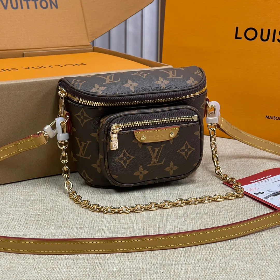 [Upgraded version] P480🐶Upgraded version M82208🐶MINI with full package BUMBAG handbag This Mini Bumbag handbag comes from the LV Gradient series and is made of Monogram Empreinte leather with Monogram embossing to render gradient midsummer colors. The on-trend construction features a zipped main compartment and a front pocket with a Louis Vuitton leather label. With the detachable chain and detachable and adjustable shoulder strap, it can be worn as a shoulder or cross-body bag. Dimensions: 17 x 12 x 9.5 cm