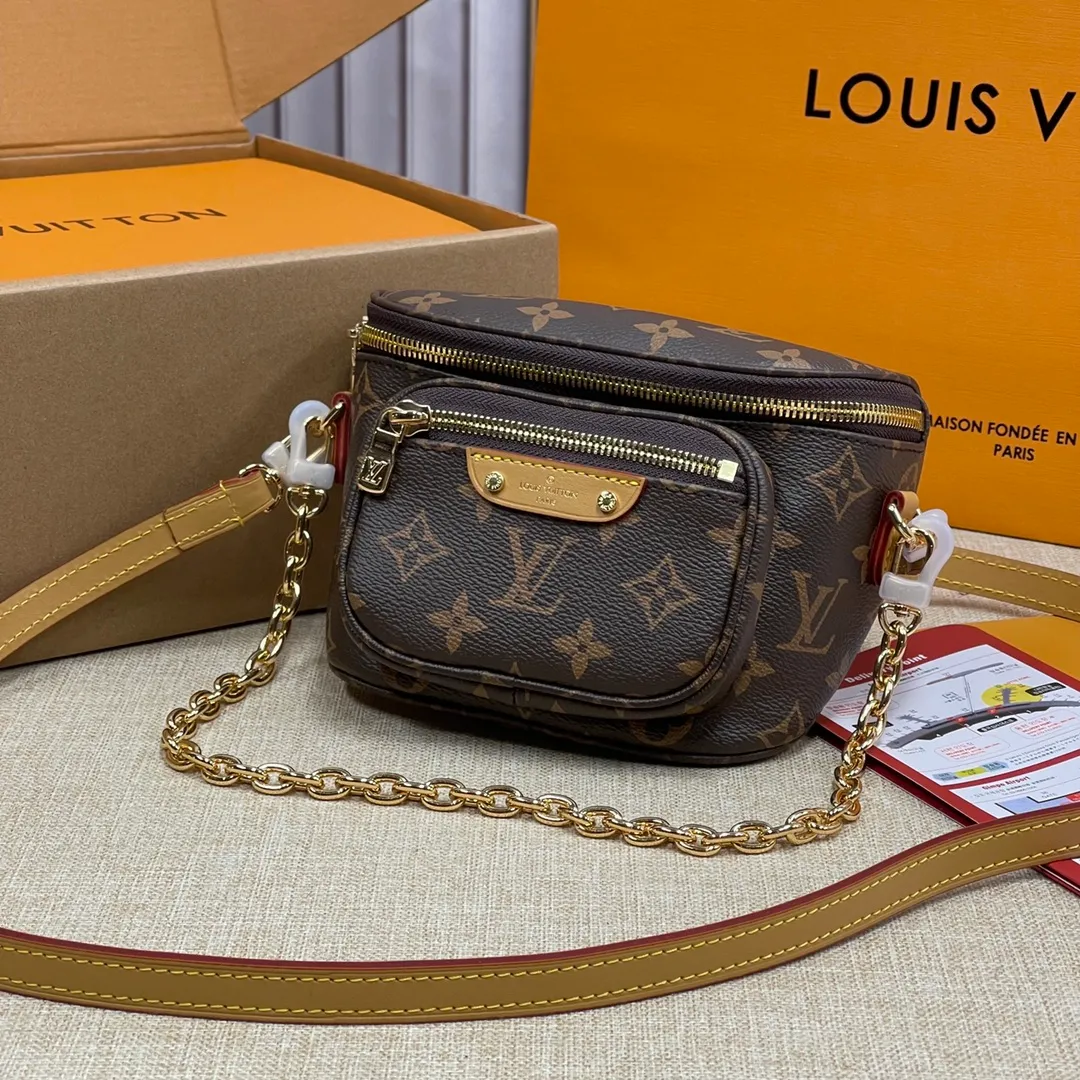 [Upgraded version] P480🐶Upgraded version M82208🐶MINI with full package BUMBAG handbag This Mini Bumbag handbag comes from the LV Gradient series and is made of Monogram Empreinte leather with Monogram embossing to render gradient midsummer colors. The on-trend construction features a zipped main compartment and a front pocket with a Louis Vuitton leather label. With the detachable chain and detachable and adjustable shoulder strap, it can be worn as a shoulder or cross-body bag. Dimensions: 17 x 12 x 9.5 cm