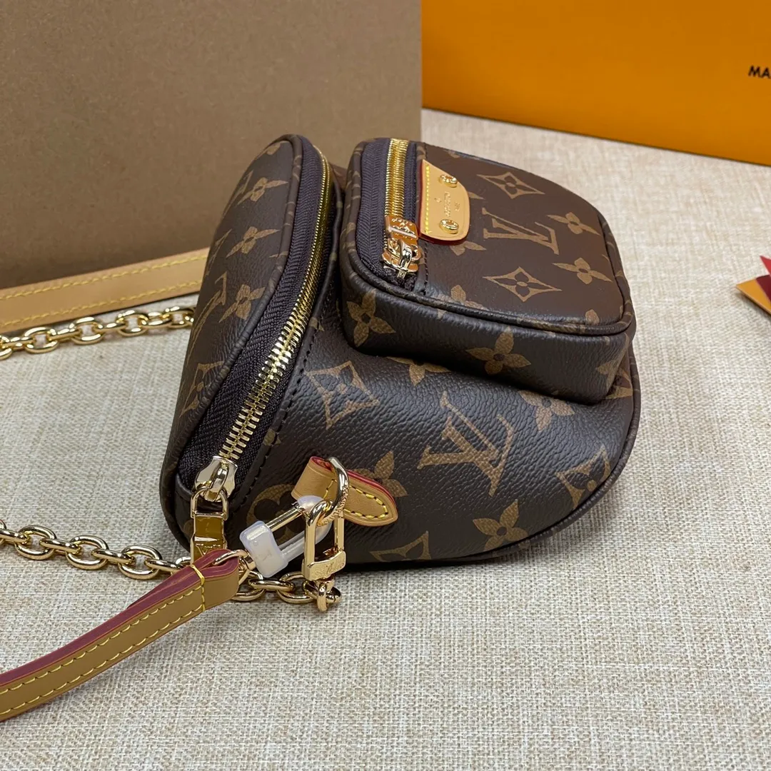 [Upgraded version] P480🐶Upgraded version M82208🐶MINI with full package BUMBAG handbag This Mini Bumbag handbag comes from the LV Gradient series and is made of Monogram Empreinte leather with Monogram embossing to render gradient midsummer colors. The on-trend construction features a zipped main compartment and a front pocket with a Louis Vuitton leather label. With the detachable chain and detachable and adjustable shoulder strap, it can be worn as a shoulder or cross-body bag. Dimensions: 17 x 12 x 9.5 cm