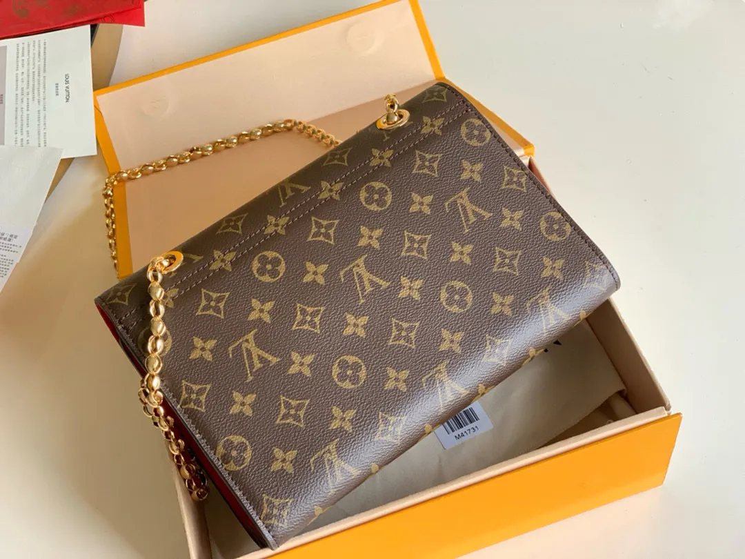 💰1040 (steel chain) top original item [Exclusive real shot M41731] VICTOIRE is made of Monogram canvas with colored calfskin. This brand new Victoire bag has a shiny metal buckle and sliding chain style. Size: 26*17*9cm Y2020