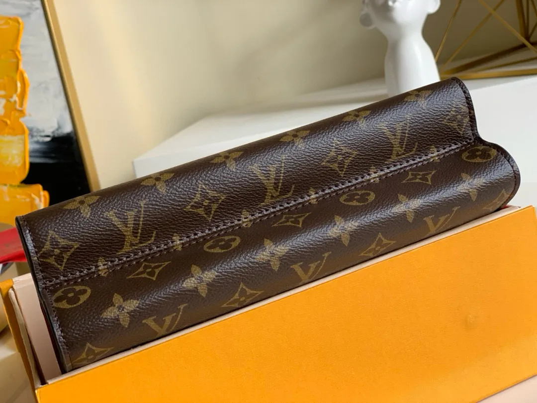 💰1040 (steel chain) top original item [Exclusive real shot M41731] VICTOIRE is made of Monogram canvas with colored calfskin. This brand new Victoire bag has a shiny metal buckle and sliding chain style. Size: 26*17*9cm Y2020