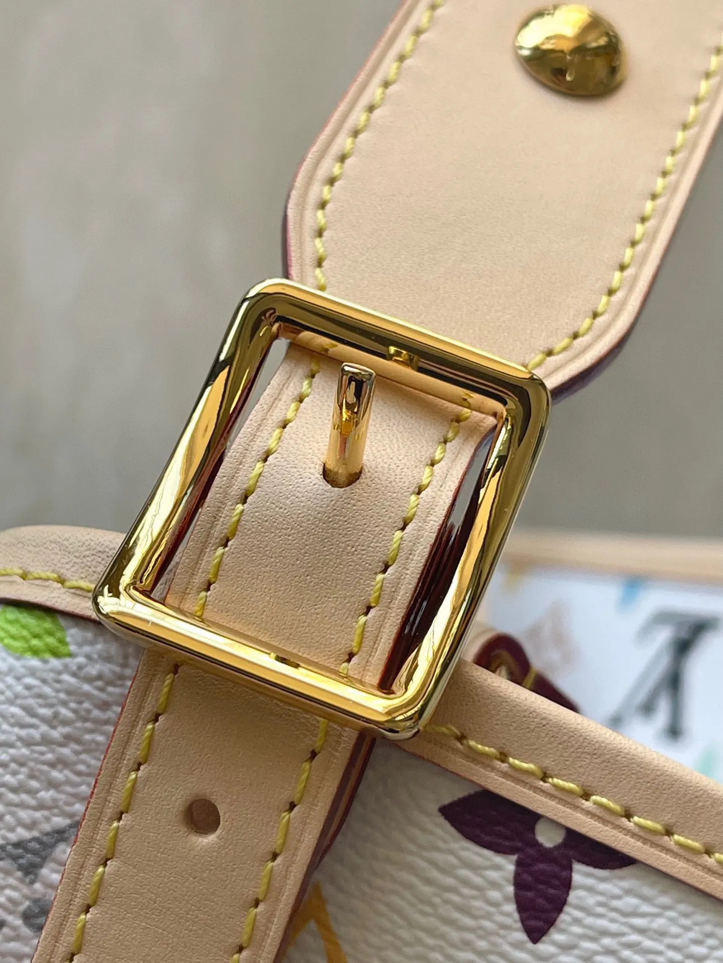 💰1000 Top Original Order M13661 This small CarryAll handbag comes from the Louis Vuitton Calf leather trim creates a figure-hugging fit, and a designer plaque details the elegant bow. Dimensions: 29 × 24 × 12 cm