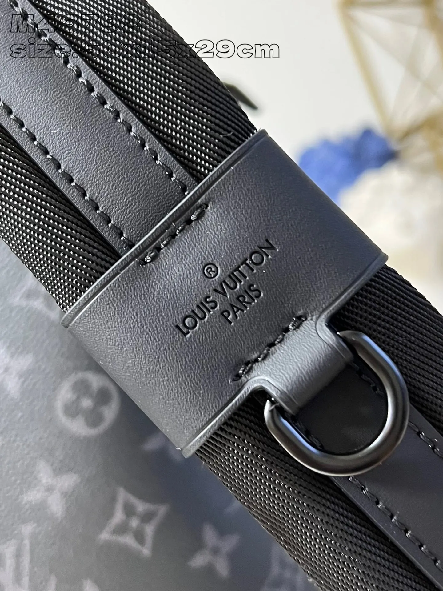 💰1080 Top-quality original individual real shot M46792 Black Flower] This Getaway backpack draws on the energetic style of outdoor sports and uses Monogram Eclipse canvas to create a soft and close-fitting structure. The top flap has an LV logo quick-release buckle, a spacious main compartment and multiple exterior pockets, making it a trendy choice for travel or daily travel. 50 x 15 x 29 cm (height x width x length) [Warm reminder: This item is too big to fit in the packaging]