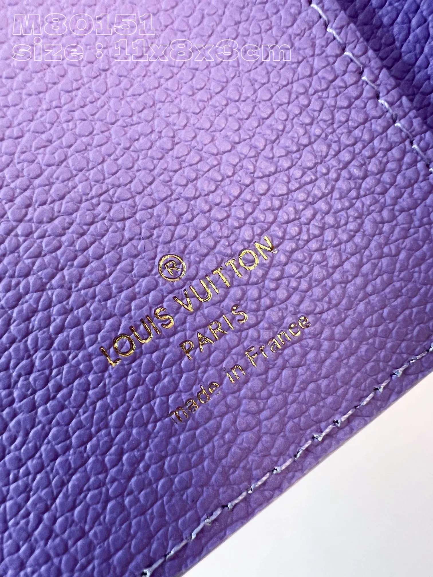 💰150 💎Upgraded original version🇫🇷 Cléa wallet is made of Monogram Empreinte soft grained cowhide and decorated with Louis Vuitton's iconic Monogram pattern. This model is known for its stylish design, which is both compact and spacious. It has an outer pocket, a zippered coin pocket, a bill compartment and six card slots Model: 80151 Taro Purple Size: 11x8.5x3.5cm