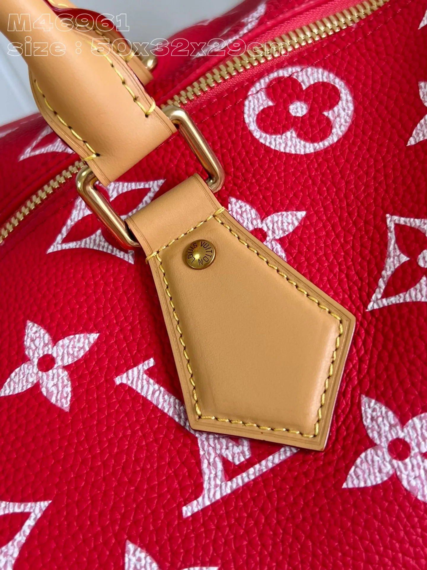 💰2740 Top original individual real shot M46961 red] Creative director Pharrell Williams reinterprets the Speedy P18 Bandoulière 50 Monogram Leather bag with eye-catching and luxurious soft primary color calfskin, and uses exquisite screen printing technology to embellish the Monogram pattern on the Speedy, reproducing the twill texture of the Monogram canvas on the canvas, creating an almost hand-painted style blur effect. 50 x 32 x 29 cm (length x height x width) [Warm reminder: This item is too large and does not fit in the packaging]