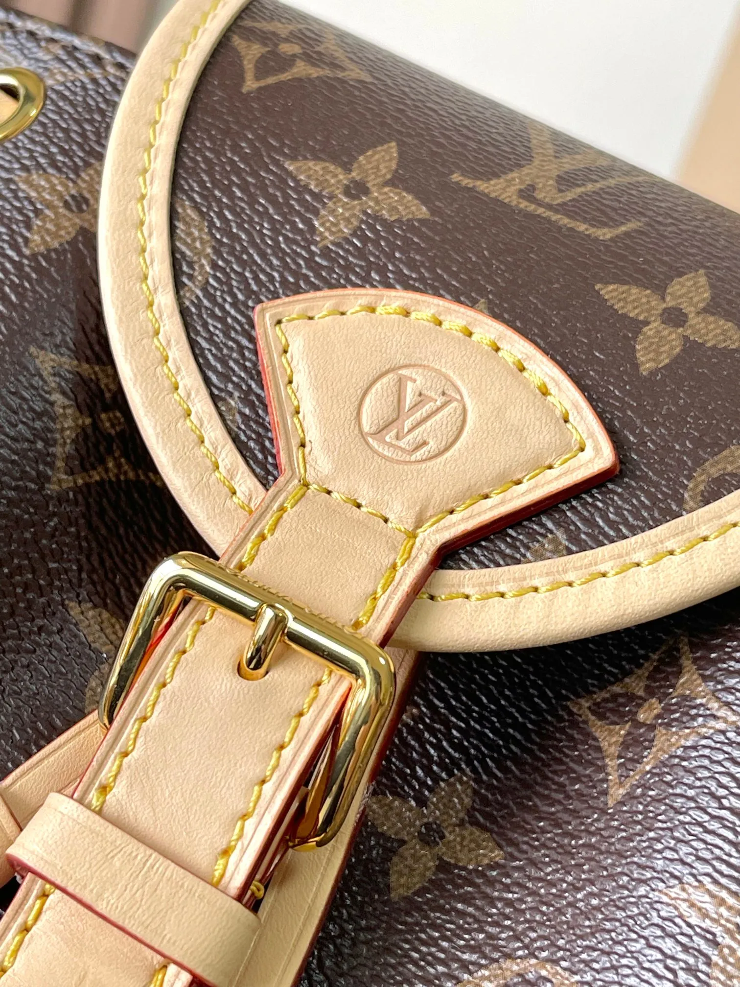 Tiao p1560 [Special grade MB original leather] This Odysée handbag Model: M25085 presbyopic 163C chip version Material: A-grade all-steel hardware, imported original fabric Packing: full set of original duty-free MB packaging Dimensions: 27 x 12 x 27 cm