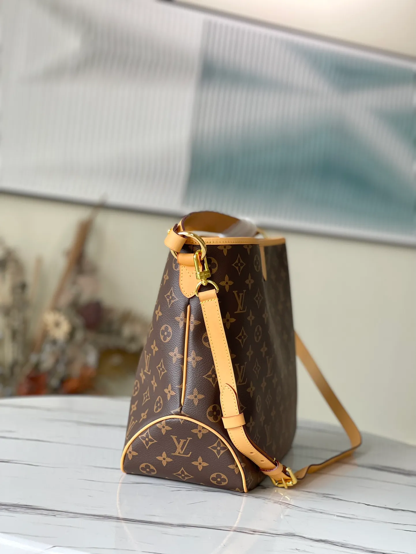 💰860 Top original order M40352 small size Internet celebrity popular second-hand bag GRACEFUL shopping bag with shoulder strap. Original monogram canvas texture with all-steel hardware. Exquisite pattern. Fashionable. Suitable for mixing and matching of various styles. Lightweight and super large capacity design. Lightweight and practical. Detailed features - 46 × 30.0 × 13cm