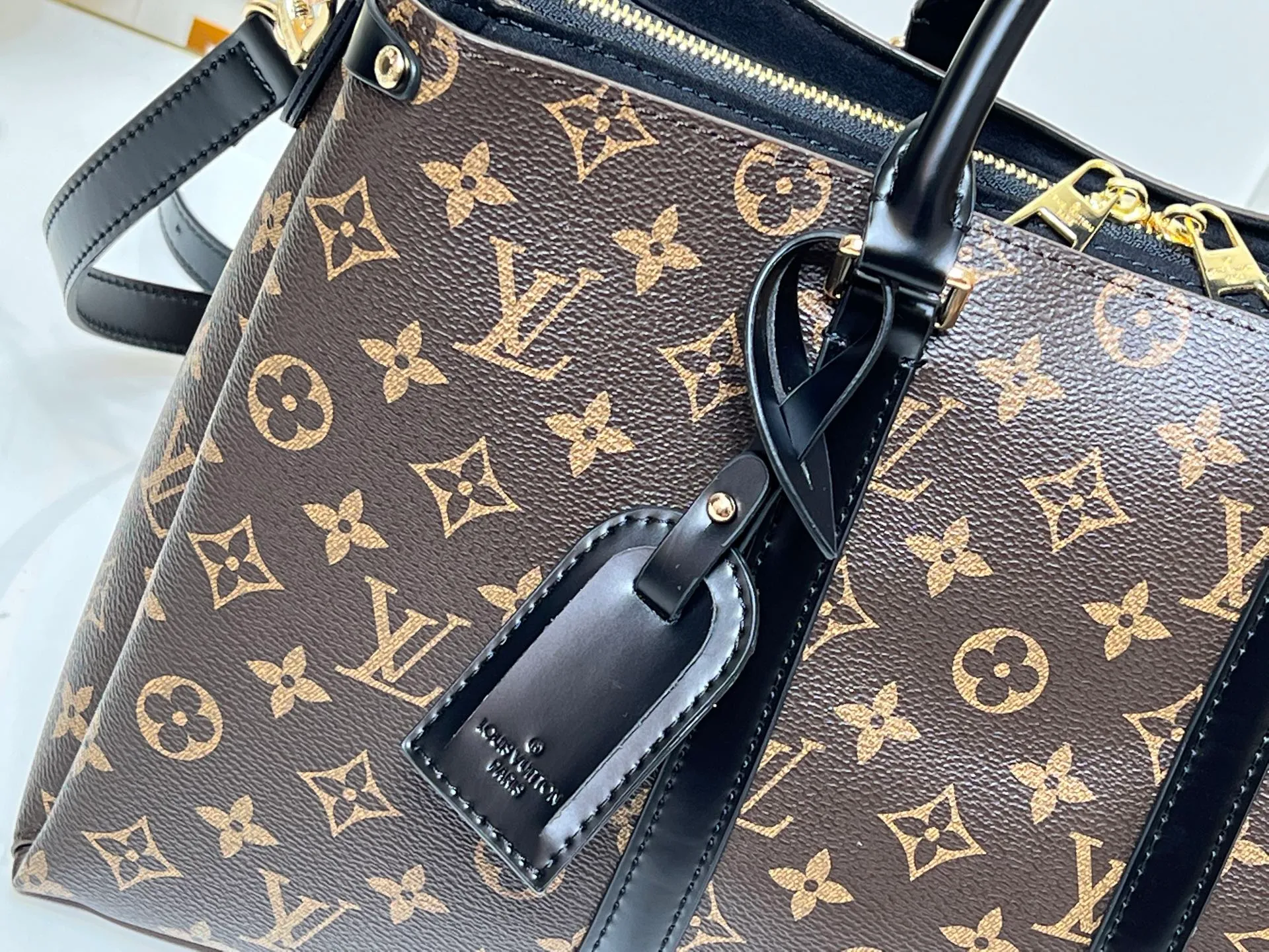 Batch 300💰Upgraded original version, new arrival OPEN HANDBAG handbag M44816 M44815 M44818 Black, bright red, presbyopia Open Handbag is made of selected Monogram canvas, decorated with classic details, including side branches and two-sided textured leather inlay, gold rivets and nails, classic leather luggage tag, top handle and detachable and adjustable length shoulder strap. Large 35x24x15, small 29.0×19.0×10.0cm