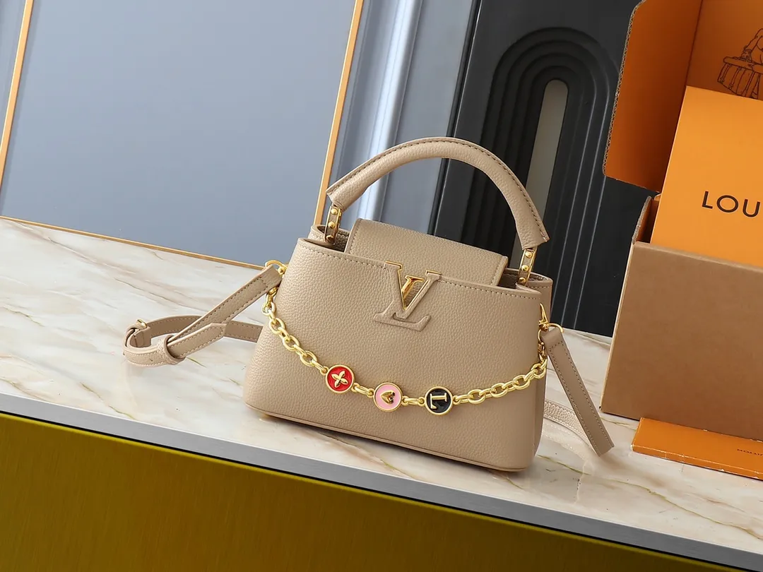 💰380💰Guangzhou goods Upgraded original M00014 M00013 M00015 [New size] This Capucines new size handbag shows soft beauty: Taurillon leather bag body with light-colored flap and top handle, enamel Monogram flower chain can also achieve a shoulder-carrying experience. Wear the slim leather strap to explore more styling possibilities. Dimensions 23.5x 14 x 8 cm (length x height x width)