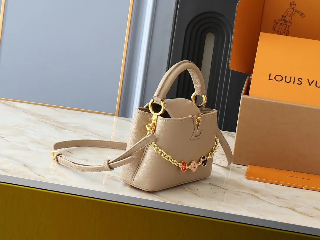 💰380💰Guangzhou goods Upgraded original M00014 M00013 M00015 [New size] This Capucines new size handbag shows soft beauty: Taurillon leather bag body with light-colored flap and top handle, enamel Monogram flower chain can also achieve a shoulder-carrying experience. Wear the slim leather strap to explore more styling possibilities. Dimensions 23.5x 14 x 8 cm (length x height x width)