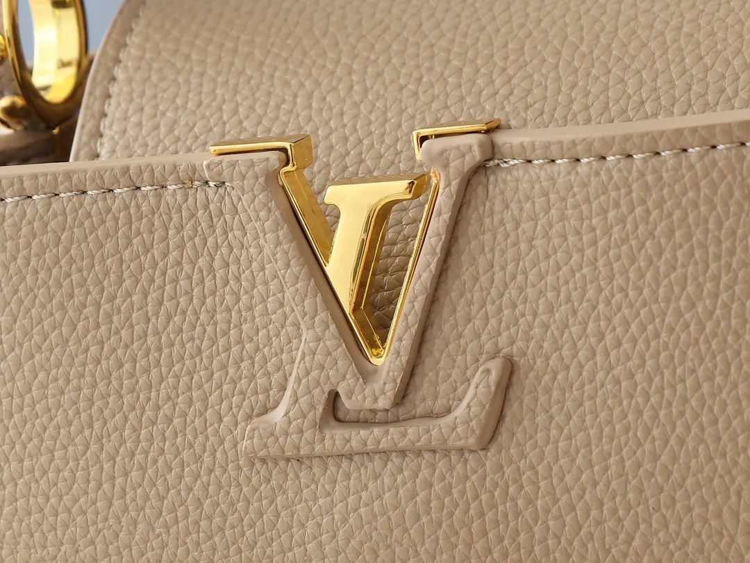 💰380💰Guangzhou goods Upgraded original M00014 M00013 M00015 [New size] This Capucines new size handbag shows soft beauty: Taurillon leather bag body with light-colored flap and top handle, enamel Monogram flower chain can also achieve a shoulder-carrying experience. Wear the slim leather strap to explore more styling possibilities. Dimensions 23.5x 14 x 8 cm (length x height x width)