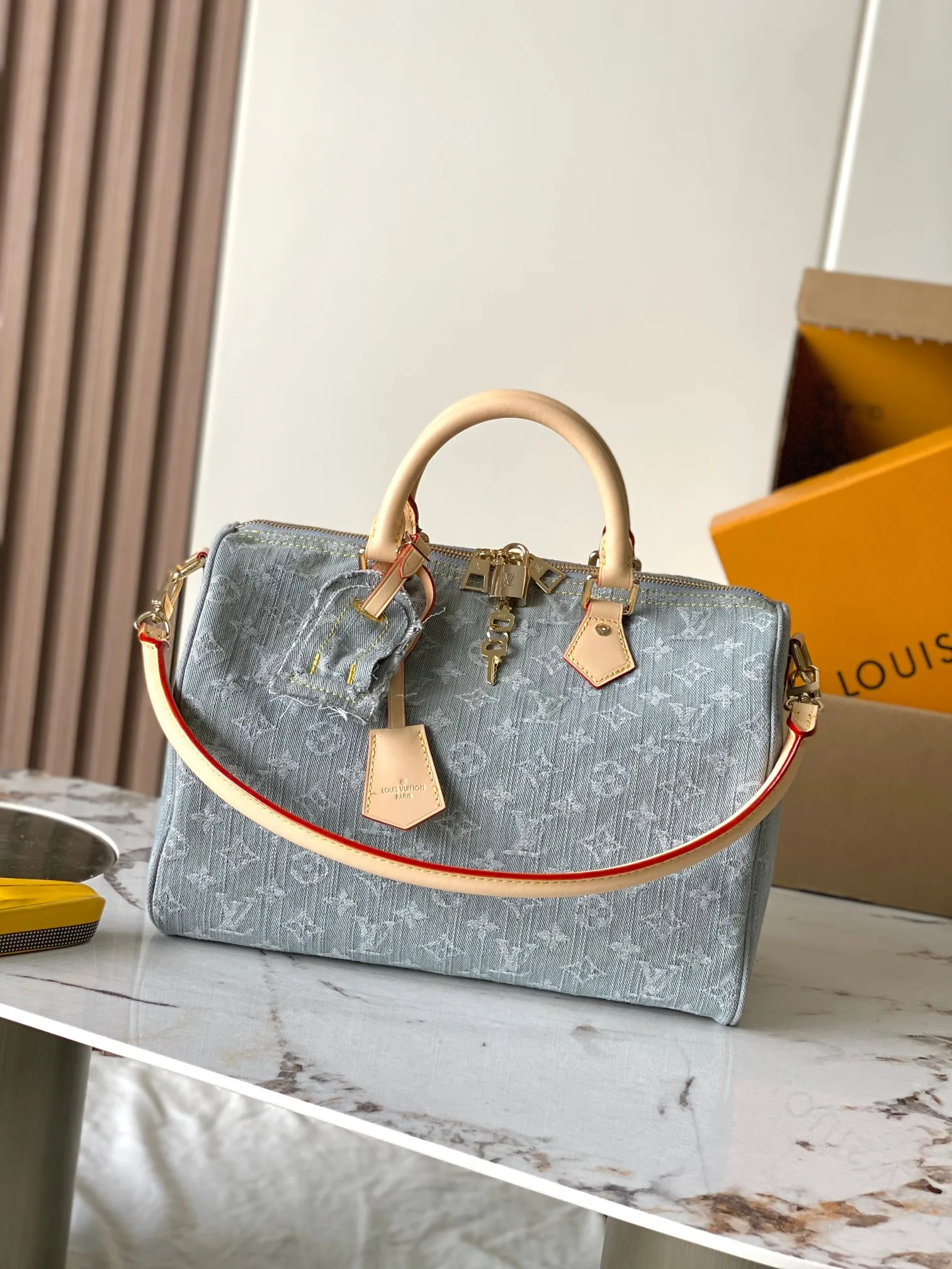 p2040 [Special grade MB163c chip version original leather] This Speedy Soft 30 handbag Model: M13344 Material: A-grade all-steel hardware, imported original canvas Packing: Full set of original duty-free MB packaging Dimensions: 21 x 17 x 30 cm