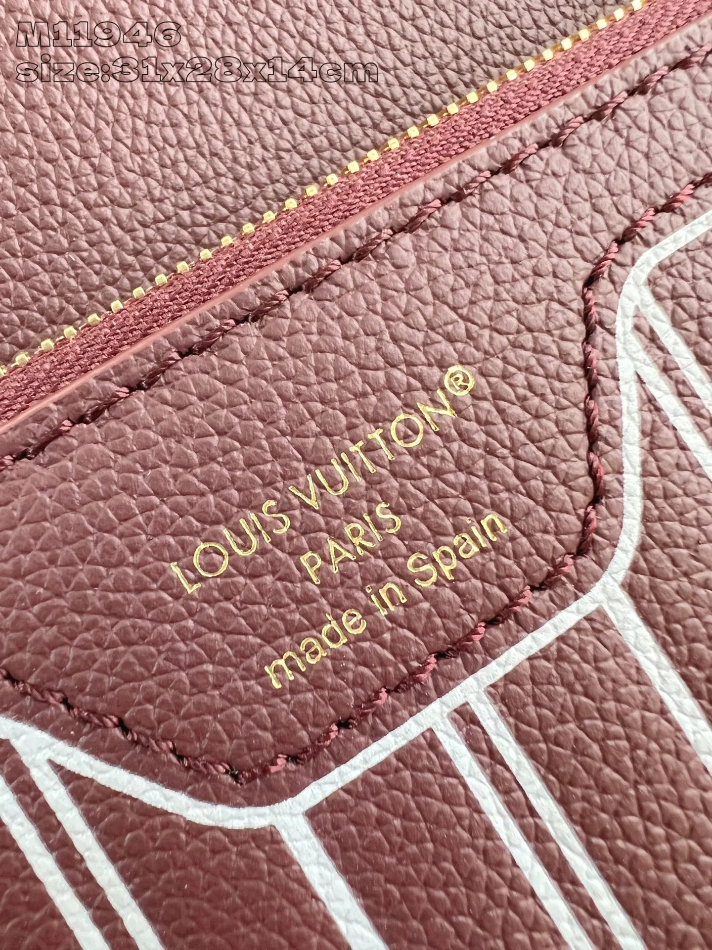 💰1020 (top layer leather) top original order M11946 Purple Red】Neverfull Inside Out medium handbag uses Monogram canvas and grain leather to create a new double-sided design. Its detachable pocket can easily be transformed into an outer bag or a compact shoulder bag. 31 x 28 x 14 cm (length x height x width)