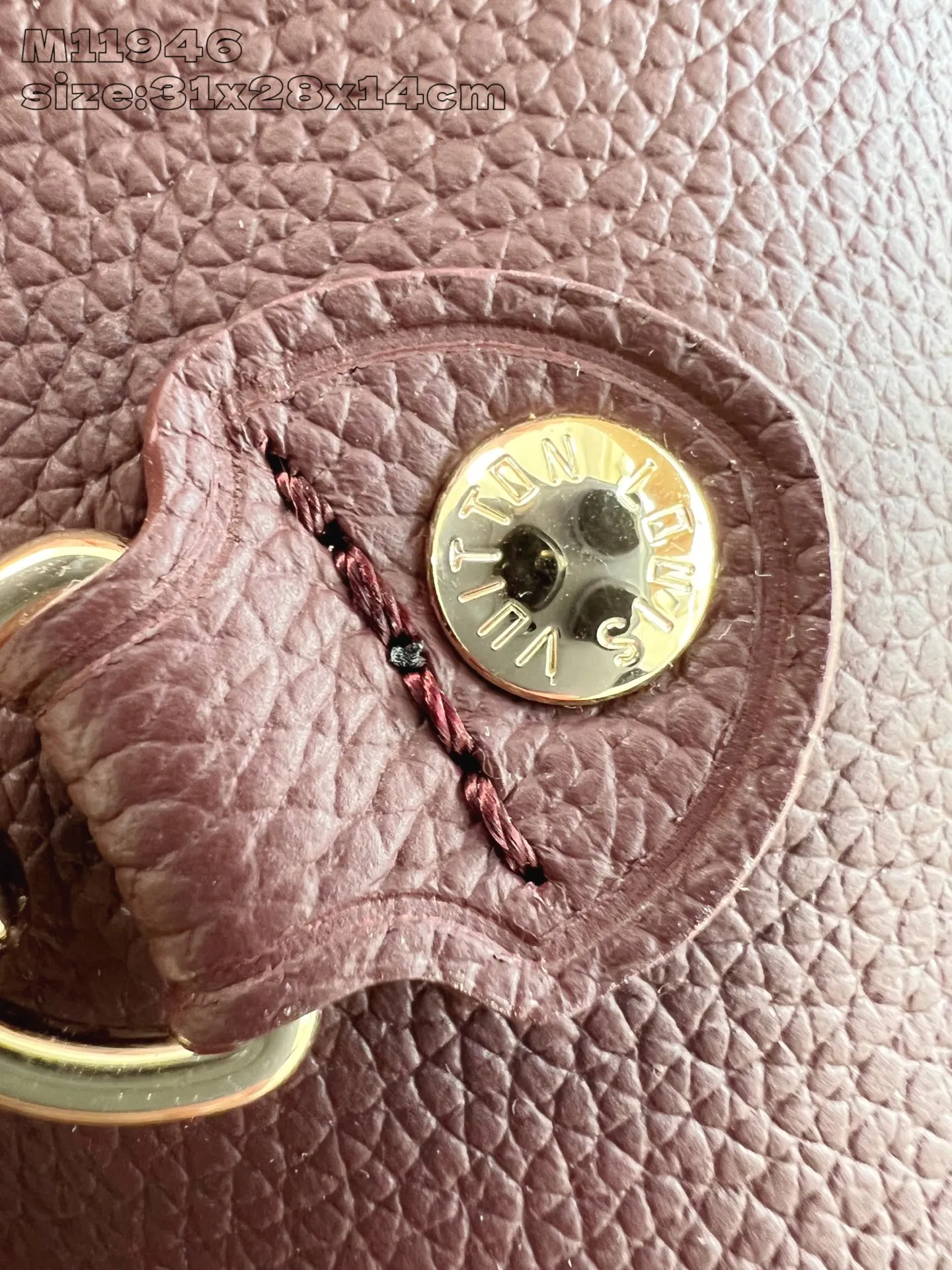 💰1020 (top layer leather) top original order M11946 Purple Red】Neverfull Inside Out medium handbag uses Monogram canvas and grain leather to create a new double-sided design. Its detachable pocket can easily be transformed into an outer bag or a compact shoulder bag. 31 x 28 x 14 cm (length x height x width)