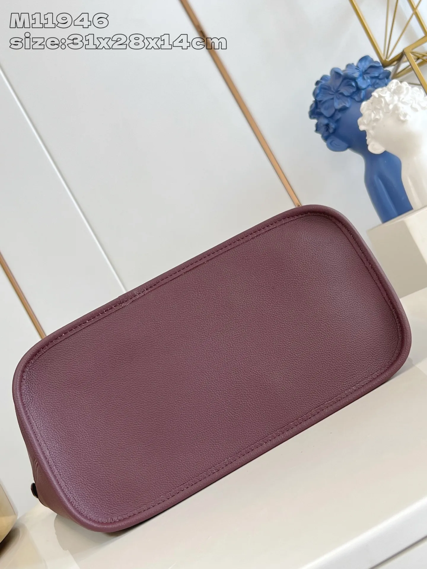 💰1020 (top layer leather) top original order M11946 Purple Red】Neverfull Inside Out medium handbag uses Monogram canvas and grain leather to create a new double-sided design. Its detachable pocket can easily be transformed into an outer bag or a compact shoulder bag. 31 x 28 x 14 cm (length x height x width)