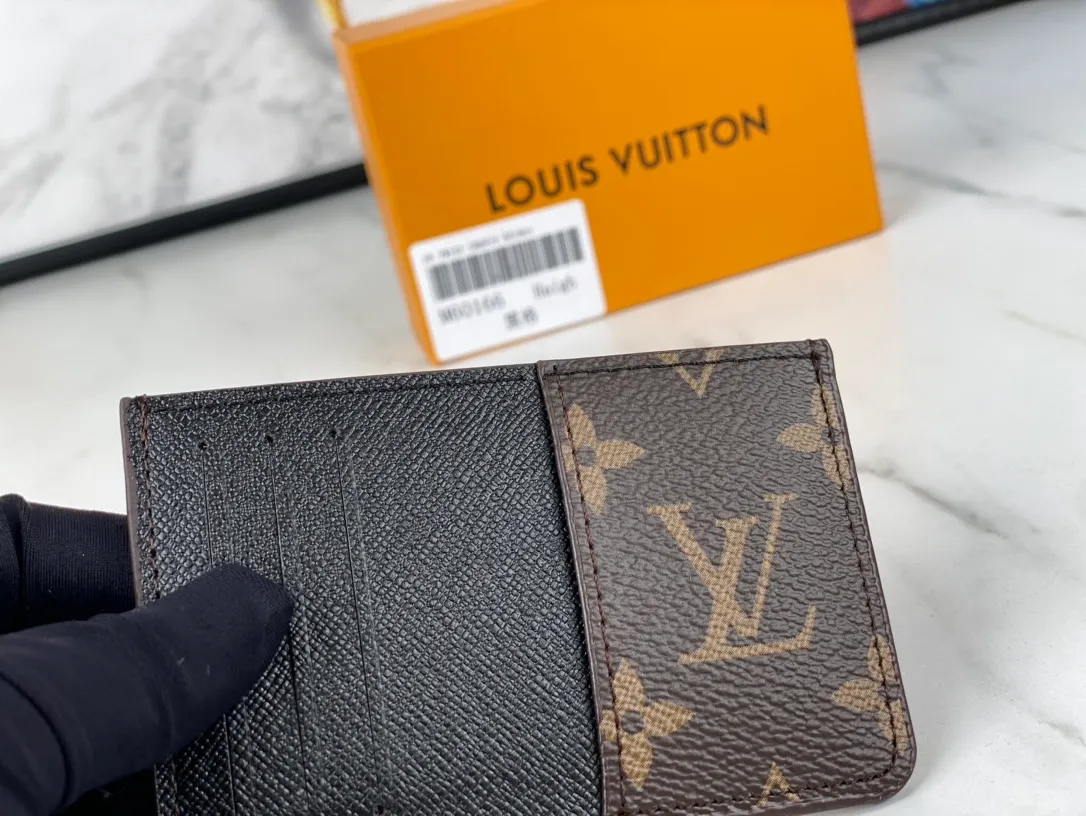 💰90💰M60166👏👏The Neo card holder made of Monogram Macassar canvas is the first choice for carrying important cards. Cowhide leather trim makes the classic Louis Vuitton pattern even more eye-catching. Dimensions: 11.0 x 7.0 x 0.6 cm