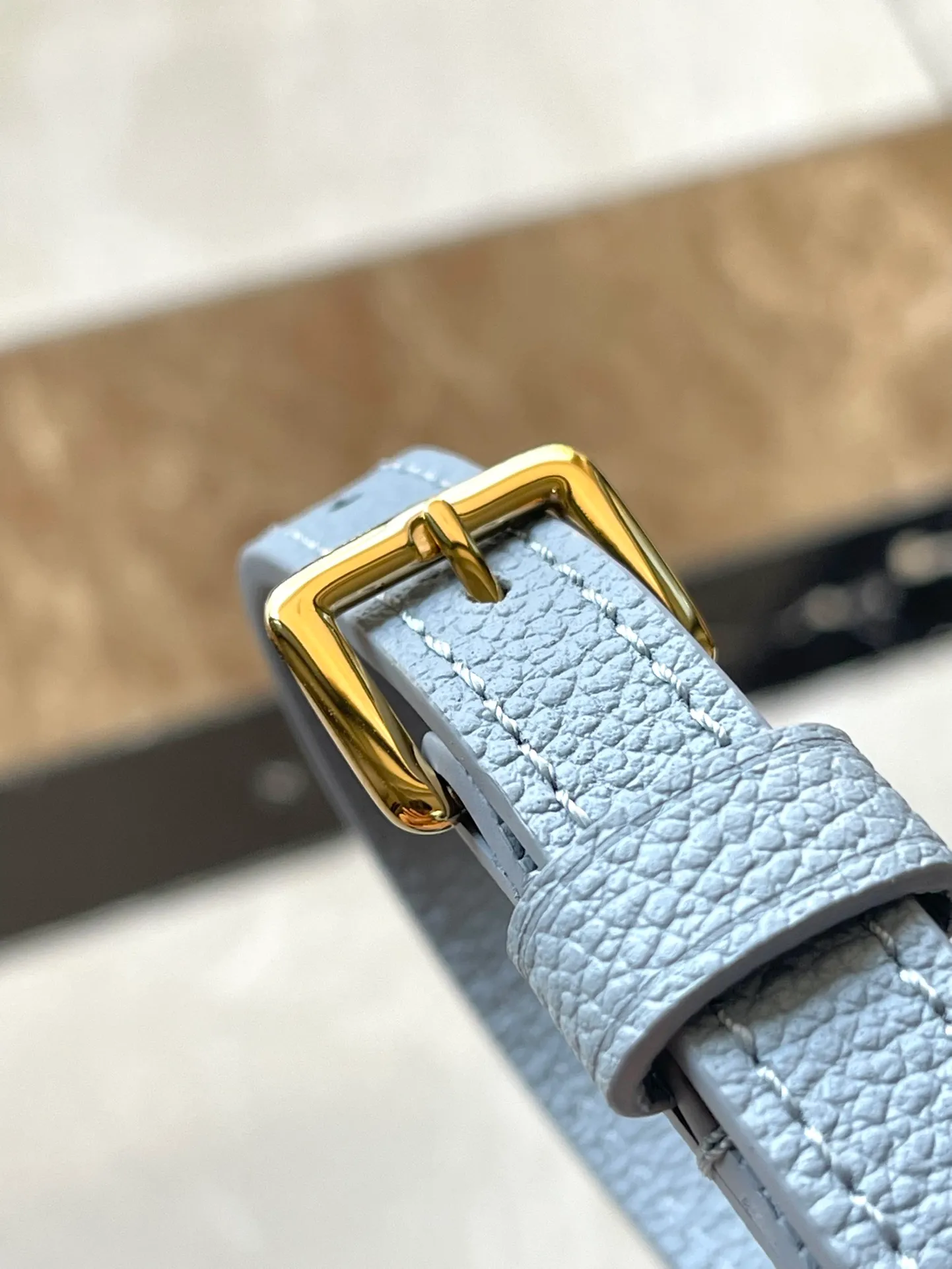 💰760 (top layer leather) top original order M83592 blue. Support counter inspection. The photos taken of duty-free goods are consistent with the product without opening the packaging. This product is an exclusive duty-free product in the market and is the highest-end product. Inspection is supported. This product has passed strict inspection and is flawless. Please wear gloves when touching the product. This product is not returnable or exchangeable. Please confirm the product first and then remove the label on the handle. This product is temporarily not open to the public, only regular customers, and is in short supply. Dimensions: 19 x 10.5 x 6 cm