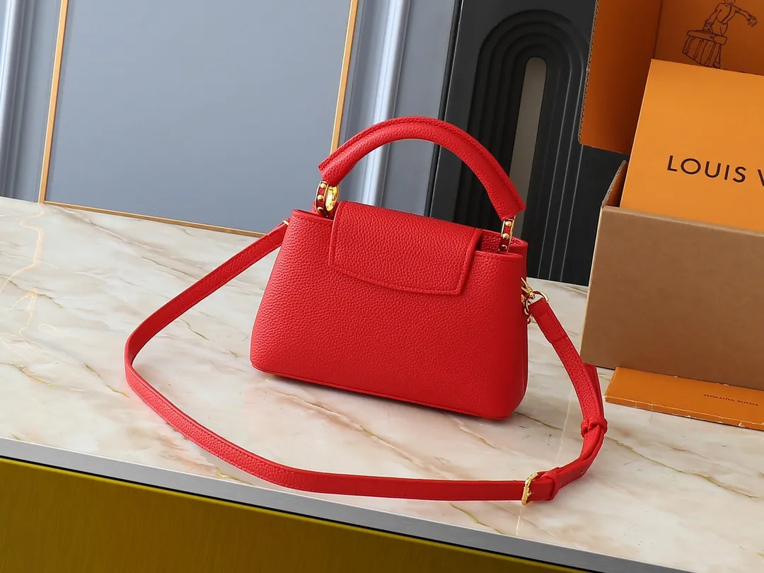 💰380💰Guangzhou goods Upgraded original M00014 M00013 M00015 [New size] This Capucines new size handbag shows soft beauty: Taurillon leather bag body with light-colored flap and top handle, enamel Monogram flower chain can also achieve a shoulder-carrying experience. Wear the slim leather strap to explore more styling possibilities. Dimensions 23.5x 14 x 8 cm (length x height x width)