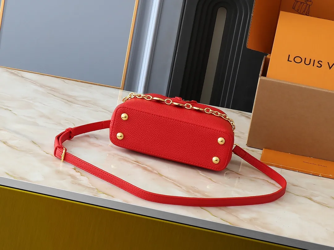 💰380💰Guangzhou goods Upgraded original M00014 M00013 M00015 [New size] This Capucines new size handbag shows soft beauty: Taurillon leather bag body with light-colored flap and top handle, enamel Monogram flower chain can also achieve a shoulder-carrying experience. Wear the slim leather strap to explore more styling possibilities. Dimensions 23.5x 14 x 8 cm (length x height x width)