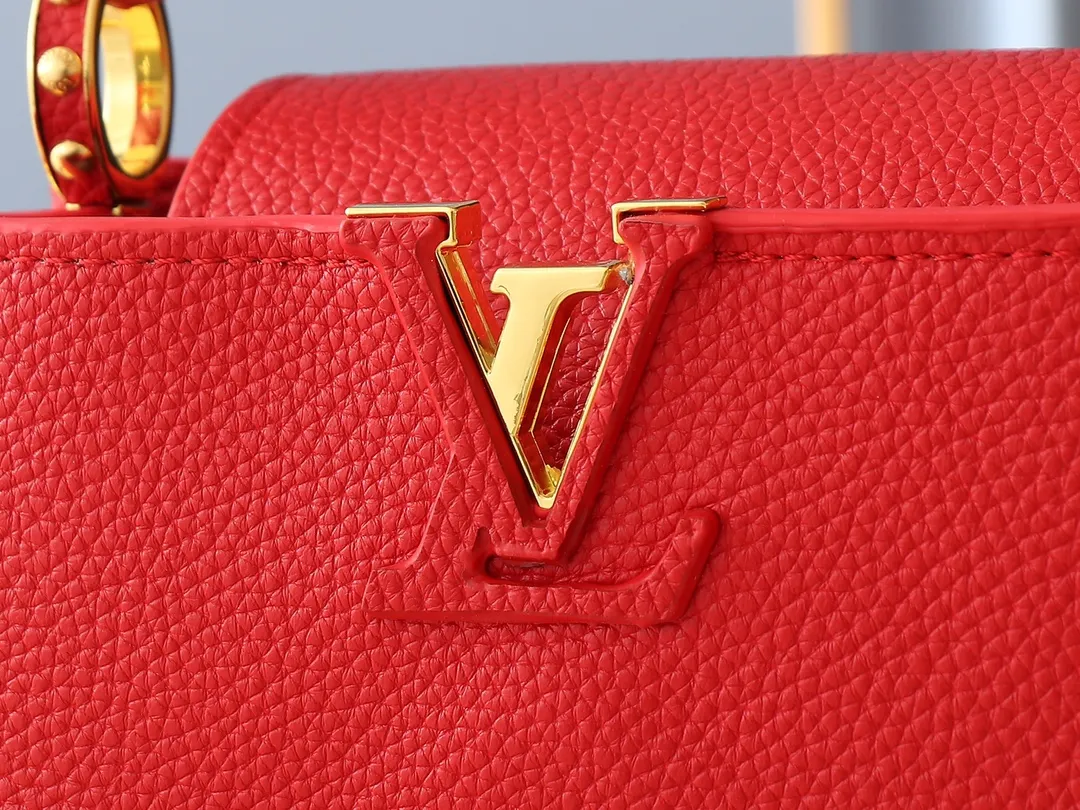 💰380💰Guangzhou goods Upgraded original M00014 M00013 M00015 [New size] This Capucines new size handbag shows soft beauty: Taurillon leather bag body with light-colored flap and top handle, enamel Monogram flower chain can also achieve a shoulder-carrying experience. Wear the slim leather strap to explore more styling possibilities. Dimensions 23.5x 14 x 8 cm (length x height x width)