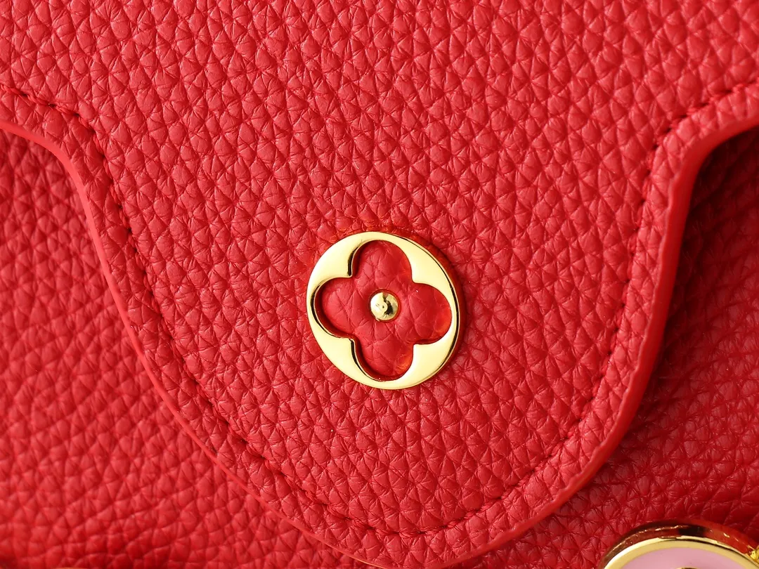💰380💰Guangzhou goods Upgraded original M00014 M00013 M00015 [New size] This Capucines new size handbag shows soft beauty: Taurillon leather bag body with light-colored flap and top handle, enamel Monogram flower chain can also achieve a shoulder-carrying experience. Wear the slim leather strap to explore more styling possibilities. Dimensions 23.5x 14 x 8 cm (length x height x width)