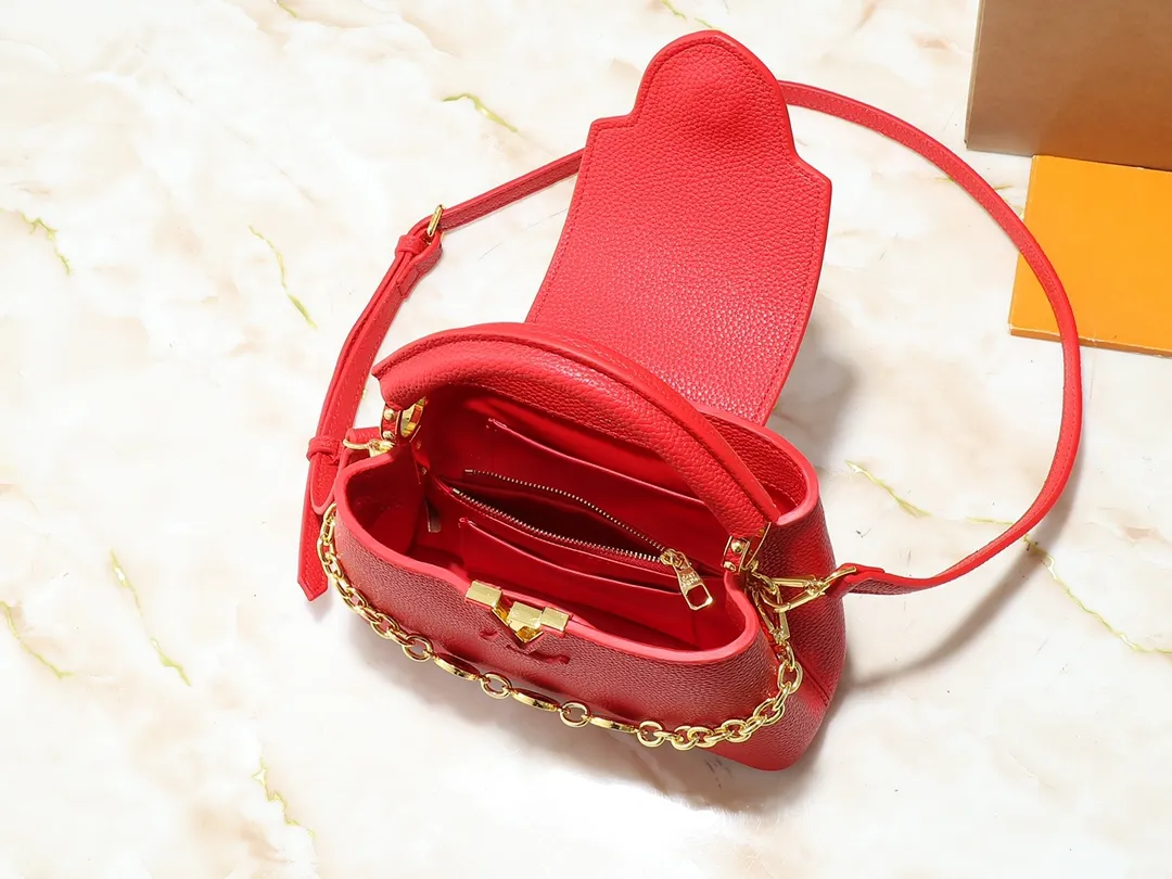💰380💰Guangzhou goods Upgraded original M00014 M00013 M00015 [New size] This Capucines new size handbag shows soft beauty: Taurillon leather bag body with light-colored flap and top handle, enamel Monogram flower chain can also achieve a shoulder-carrying experience. Wear the slim leather strap to explore more styling possibilities. Dimensions 23.5x 14 x 8 cm (length x height x width)