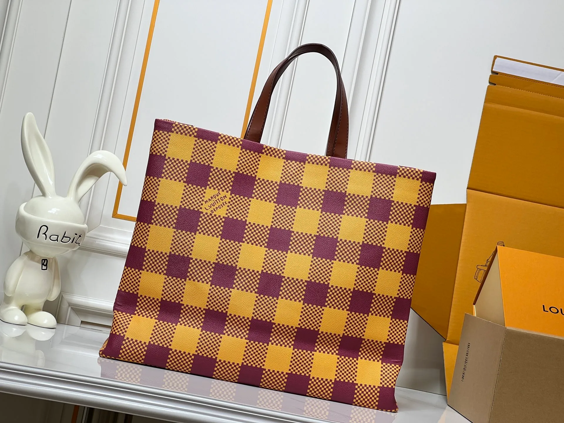 Batch 320💰M24457 yellow plaid, gradient blue, presbyopic plaid, purple. Grass green pink black orange blue green gray presbyopia plaid black crocodile pattern orange crocodile pattern This medium Shopper bag is inspired by the Louis Vuitton shopping bag, with the words Louis Vuitton and Maison Fondée En 1854 written in soft calfskin, with top handles and a detachable shoulder strap. Dimensions: 42x34x16cm