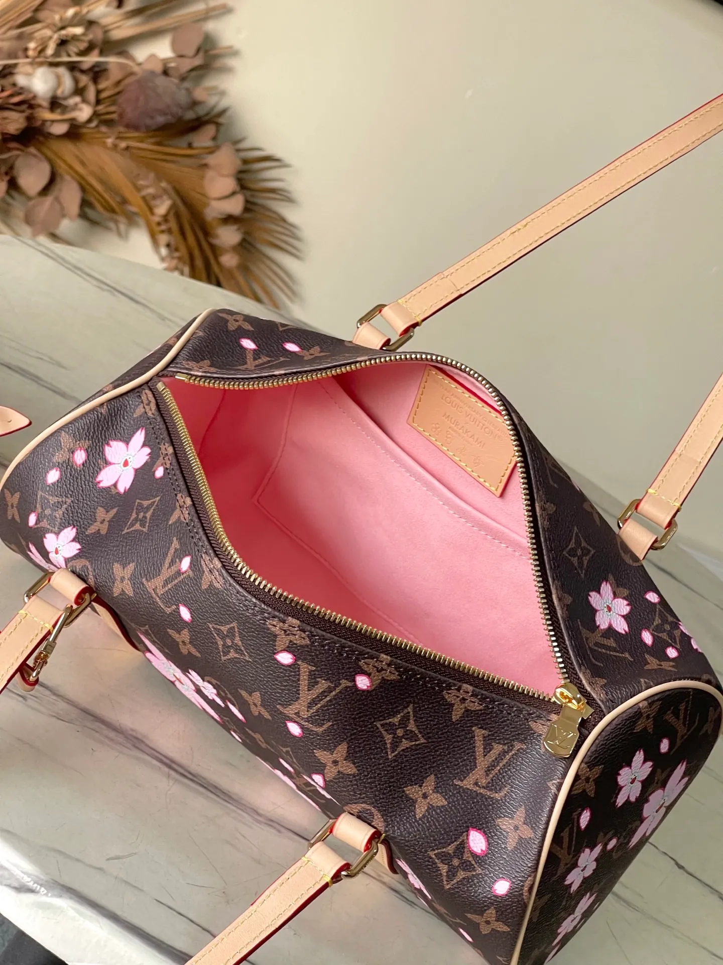 💰900 Top Original Order M13097 This Papillon handbag is made of Monogram coated canvas and leather trim to create a cylindrical configuration, and is cleverly connected to its pocket version through metal parts. The Cherry Blossom pattern of the Louis Vuitton Dimensions: 27 × 11 × 13 cm