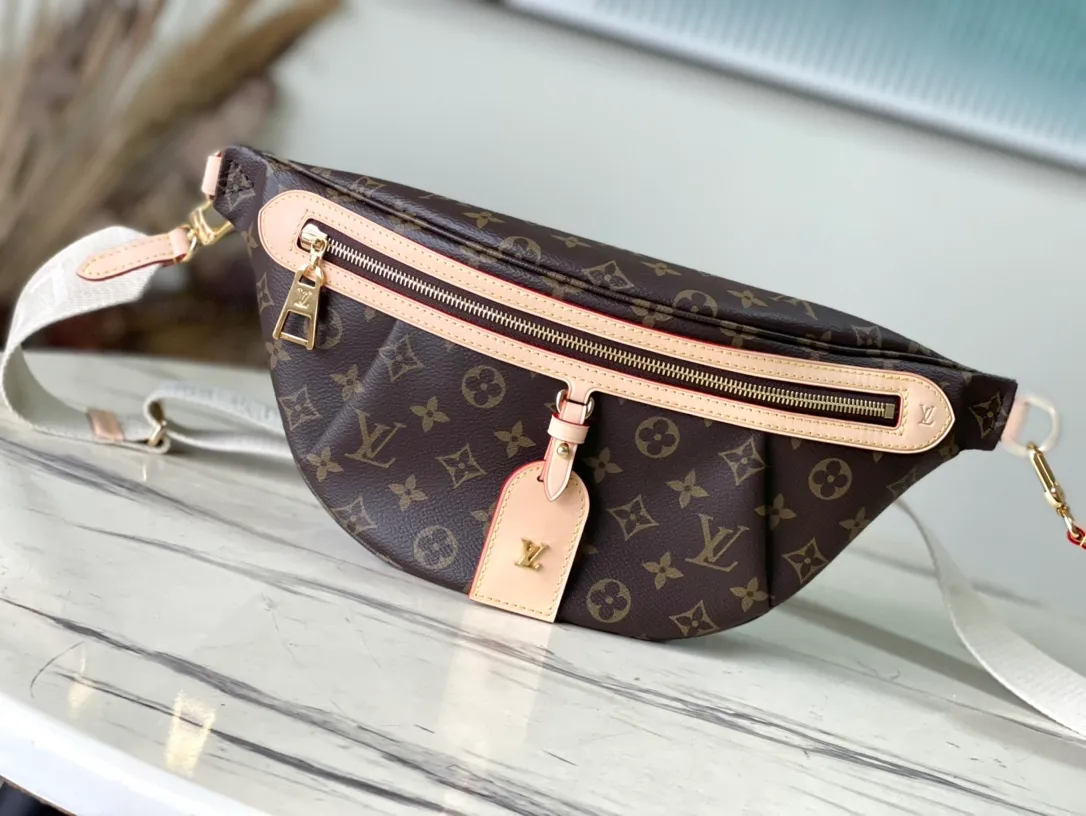 💰780 Top Original Order M46784 Presbyopia The definition of casual fashion High Rise waist bag is made of Monogram coated canvas, details include a removable name tag, and is made of the brand's iconic natural cowhide. The removable textile strap brings a sporty feel. The soft canvas feels soft against the body, while the ultra-thin design allows for undercoat wear. size：38x16x8cm