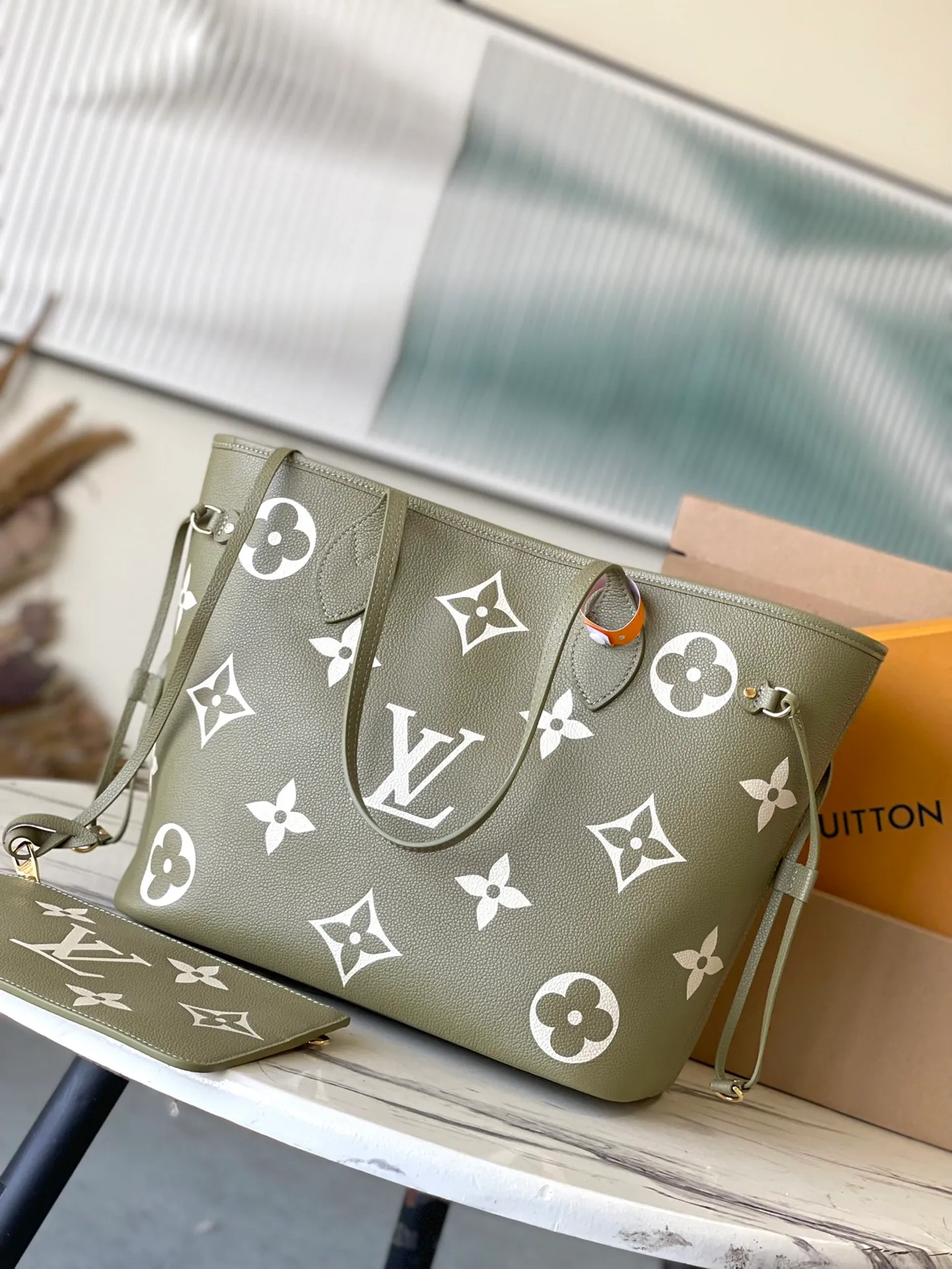 💰1220 (top layer leather) top original order M46649. Support counter inspection. Photos taken of duty-free goods are consistent with the product without unpacking. This product is an exclusive duty-free product in the market and is the highest-end product. Inspection is supported. This product has passed strict inspection and is flawless. Please wear gloves when touching the product. This product is not returnable or exchangeable. Please confirm the product first and then remove the label on the handle. This product is temporarily not open to the public, only regular customers, and is in short supply. Dimensions: 31 x 28 x 14 cm
